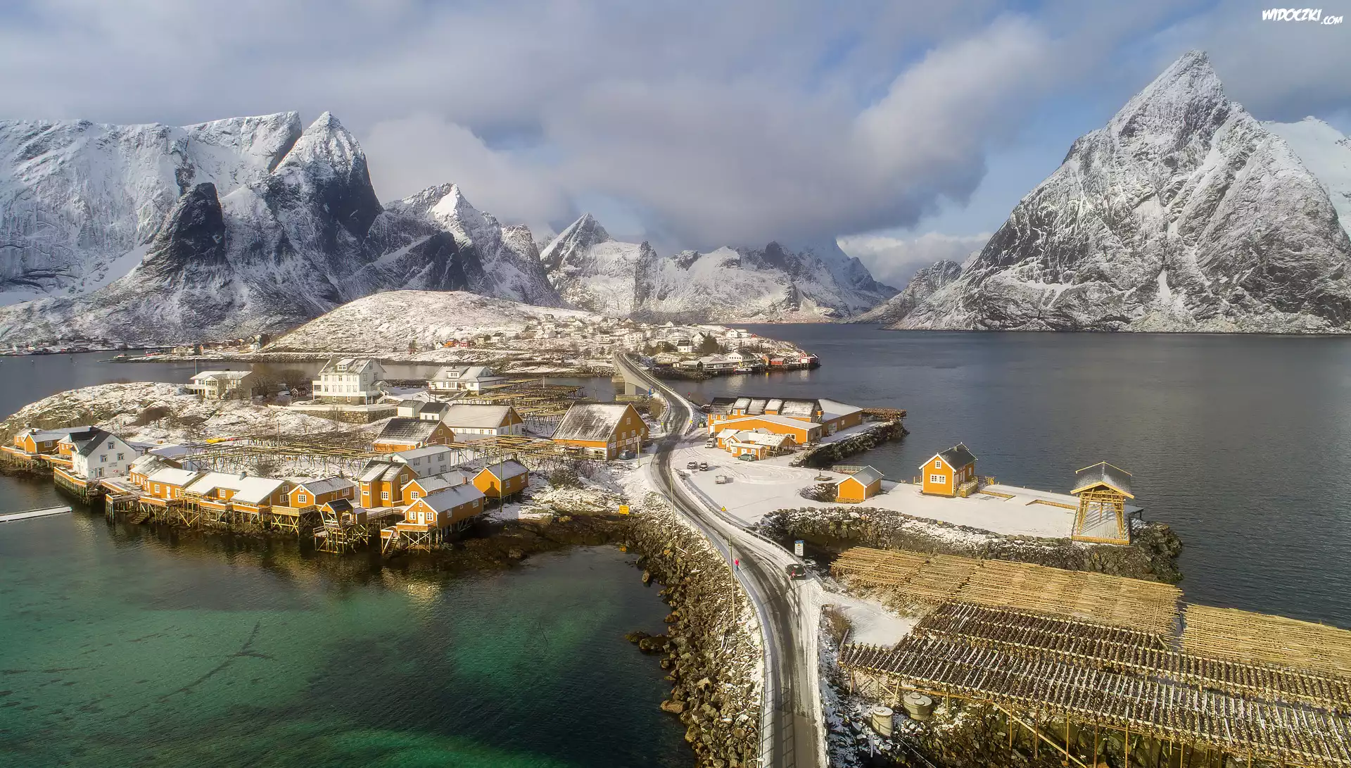 Norwegia, Lofoty, Wyspa Sakrisøya, WieÅ› Sakrisøya, Domy, Morze Norweskie