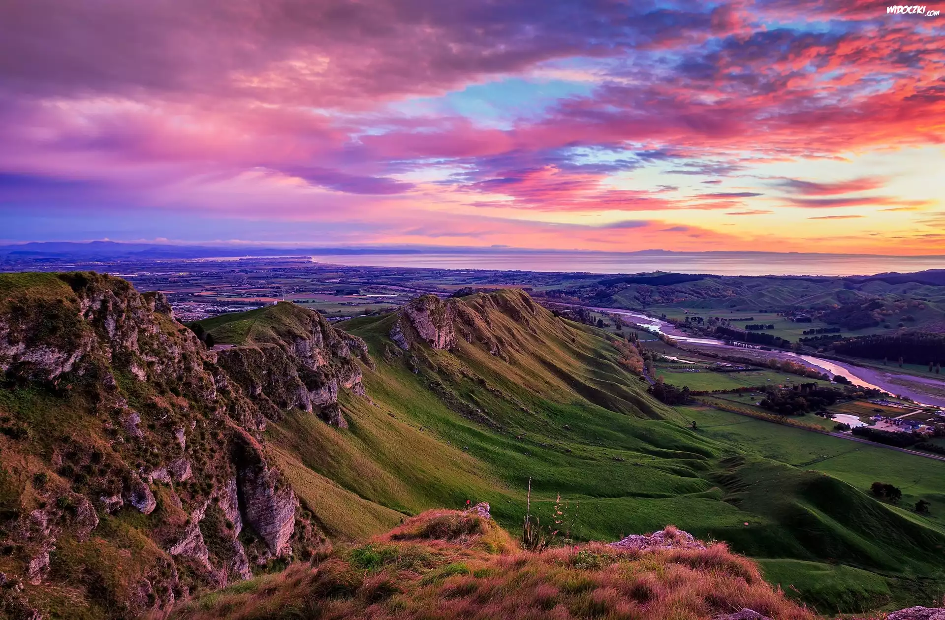 Nowa Zelandia, Region Hawkes Bay, Rzeka Tukituki River, Góry Te Mata Peak, Wzgórza, Góry, Wschód słońca