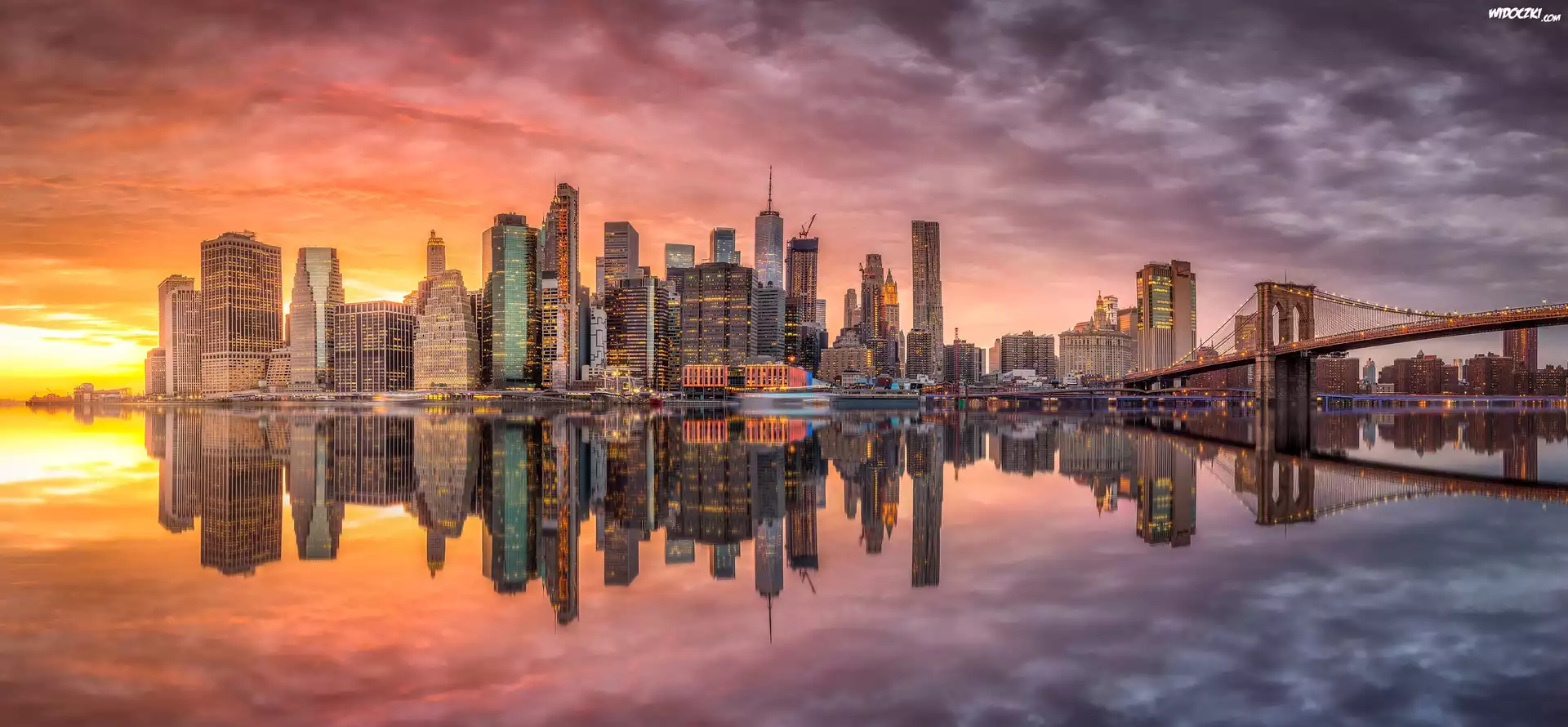 Nowy Jork, Zachód słońca, Wieżowce, Most Brookliński, Brooklyn Bridge, Rzeka, Cieśnina East River, Nowy Jork, Stany Zjednoczone