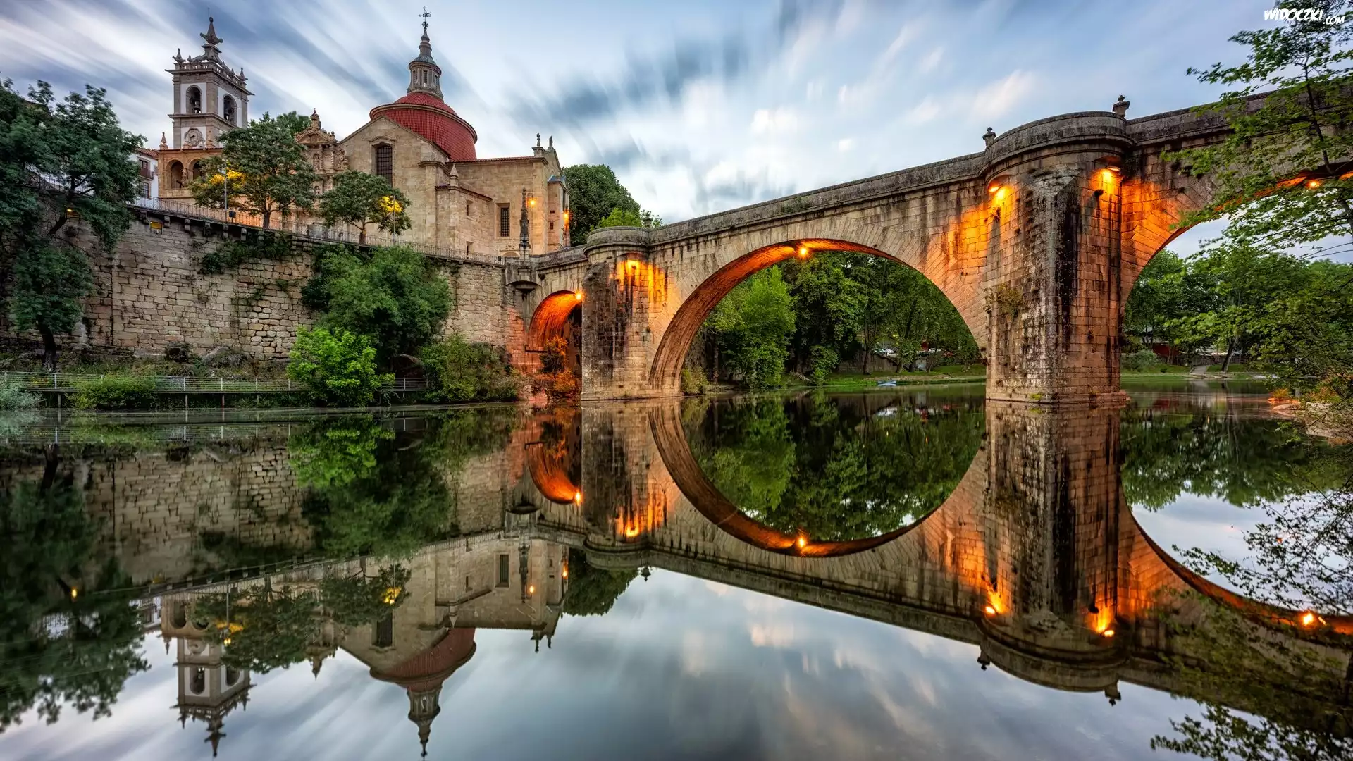 Rzeka Tamega, Most, Ponte Sao Goncalo, Kościół, Klasztor, Drzewa, Odbicie, Amarante, Portugalia