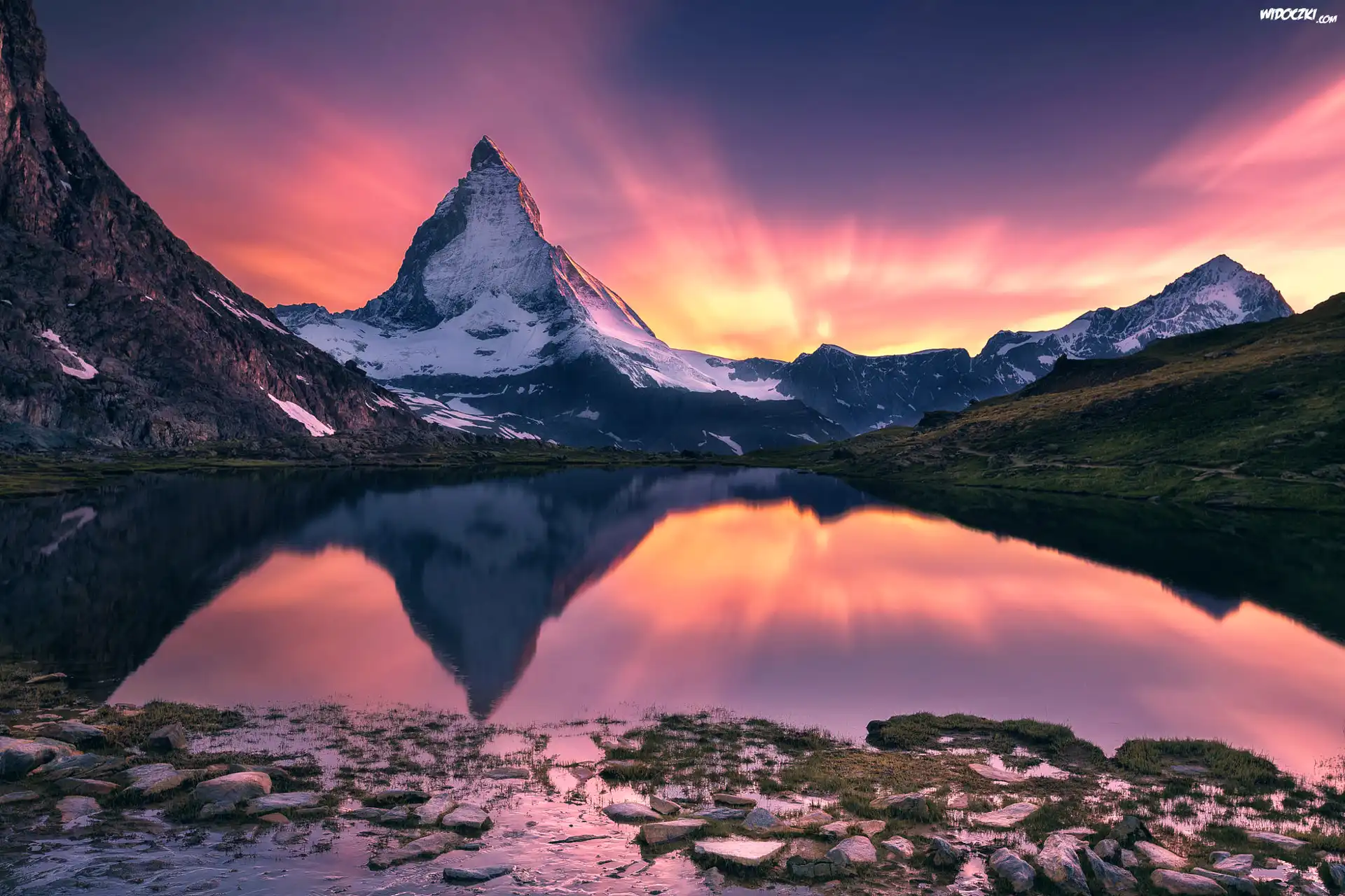 Szwajcaria, Góry Alpy Zachodnie, Szczyt Matterhorn, Jezioro, Zachód słońca, Odbicie