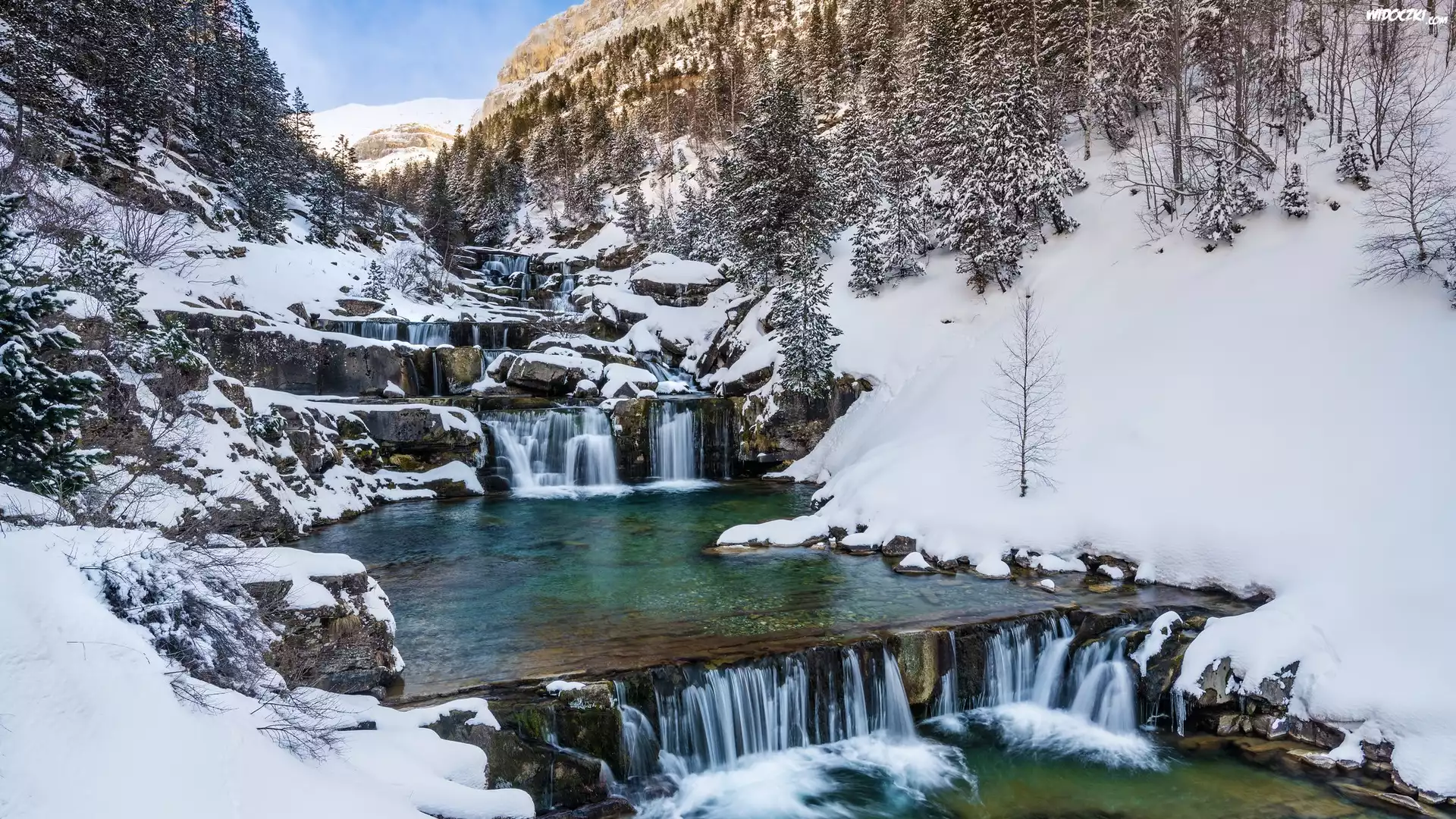 Drzewa, Zima, Kaskada, Rzeka, Arazas Rio, Dolina Ordesy, Park Narodowy Ordesa y Monte Perdido, Hiszpania