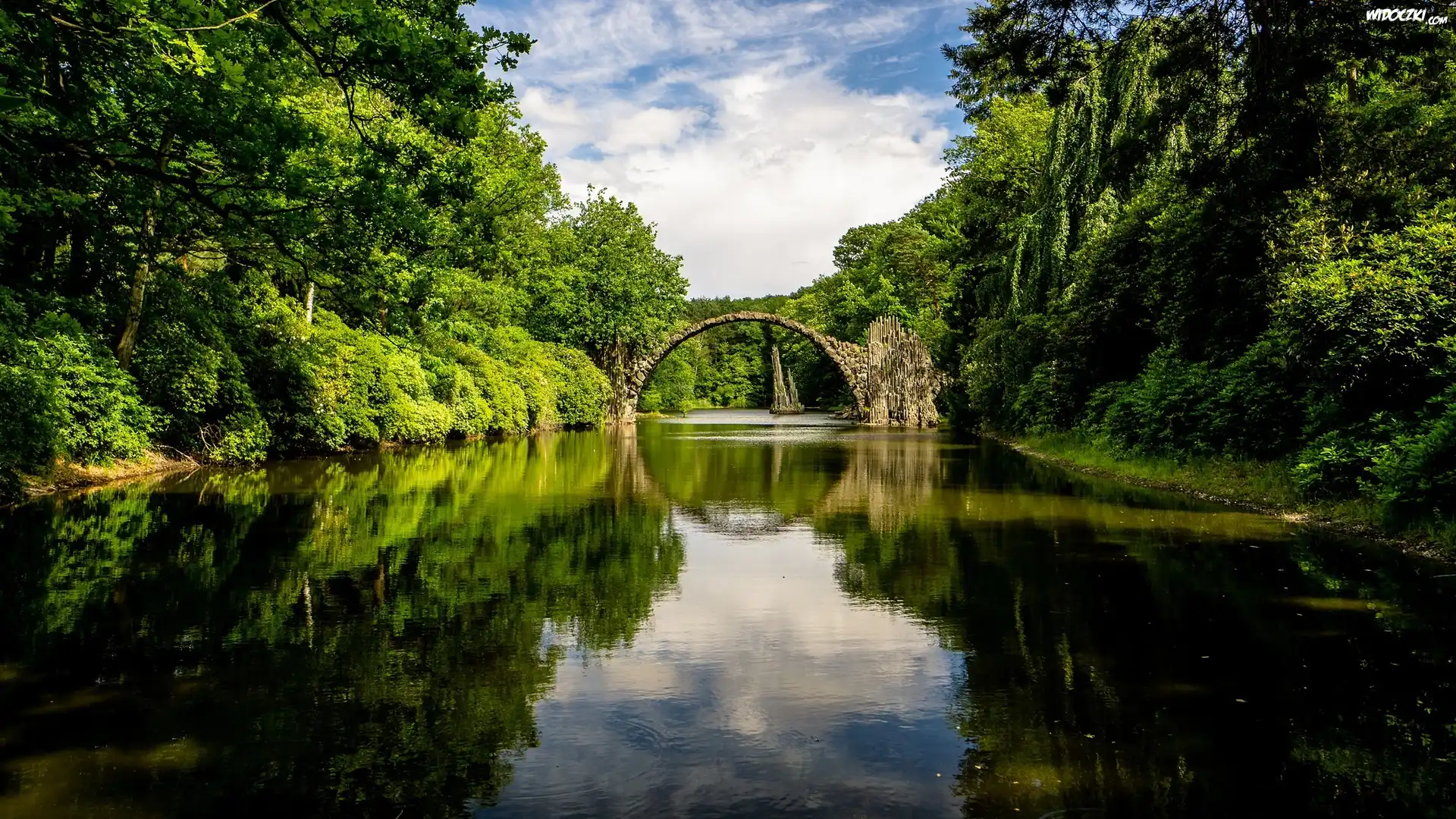 Niemcy, Saksonia, Park Rododendronów Kromlau, Jezioro Rakotz, Kamienny, Most łukowy, Odbicie