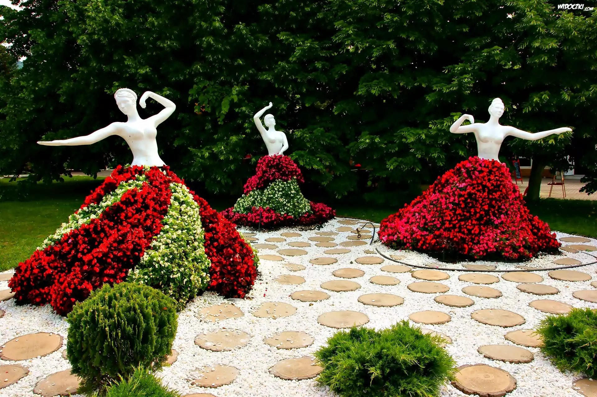Park, Kwiaty, Klomby, Figurki, Krzewy, Drzewa