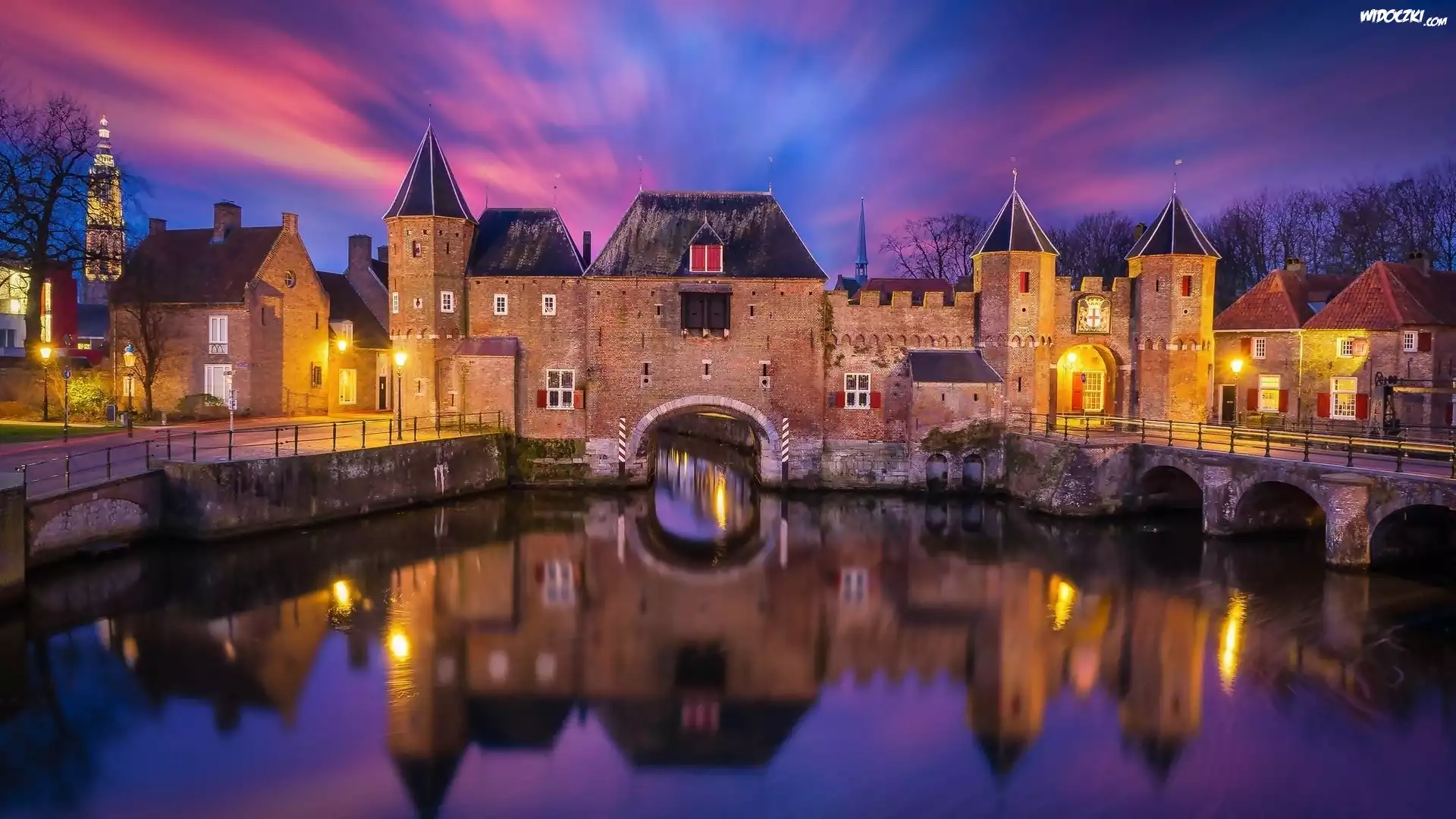 Brama Koppelpoort, Budowla, Obiekt historyczny, Rzeka Eem, Miasto Amersfoort, Holandia