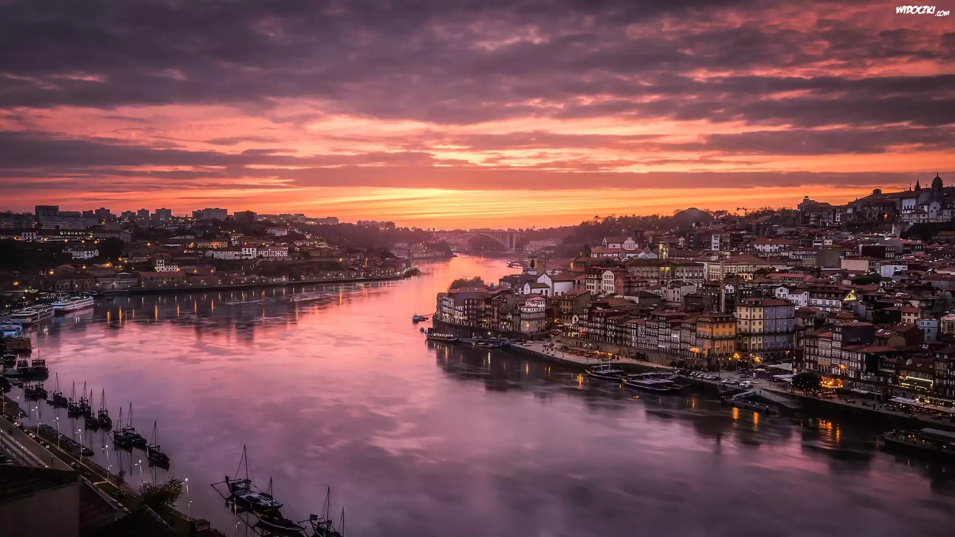 Miasto Porto, Rzeka Duero, Domy, Portugalia, Wschód słońca