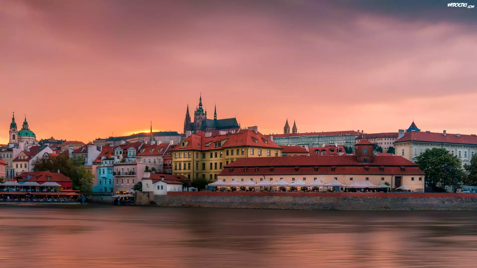 Praga, Czechy, Panorama, Zamek na Hradczanach, Katedra Świętych Wita Wacława i Wojciecha, Hradczany, Domy, Rzeka Wełtawa, Wschód słońca