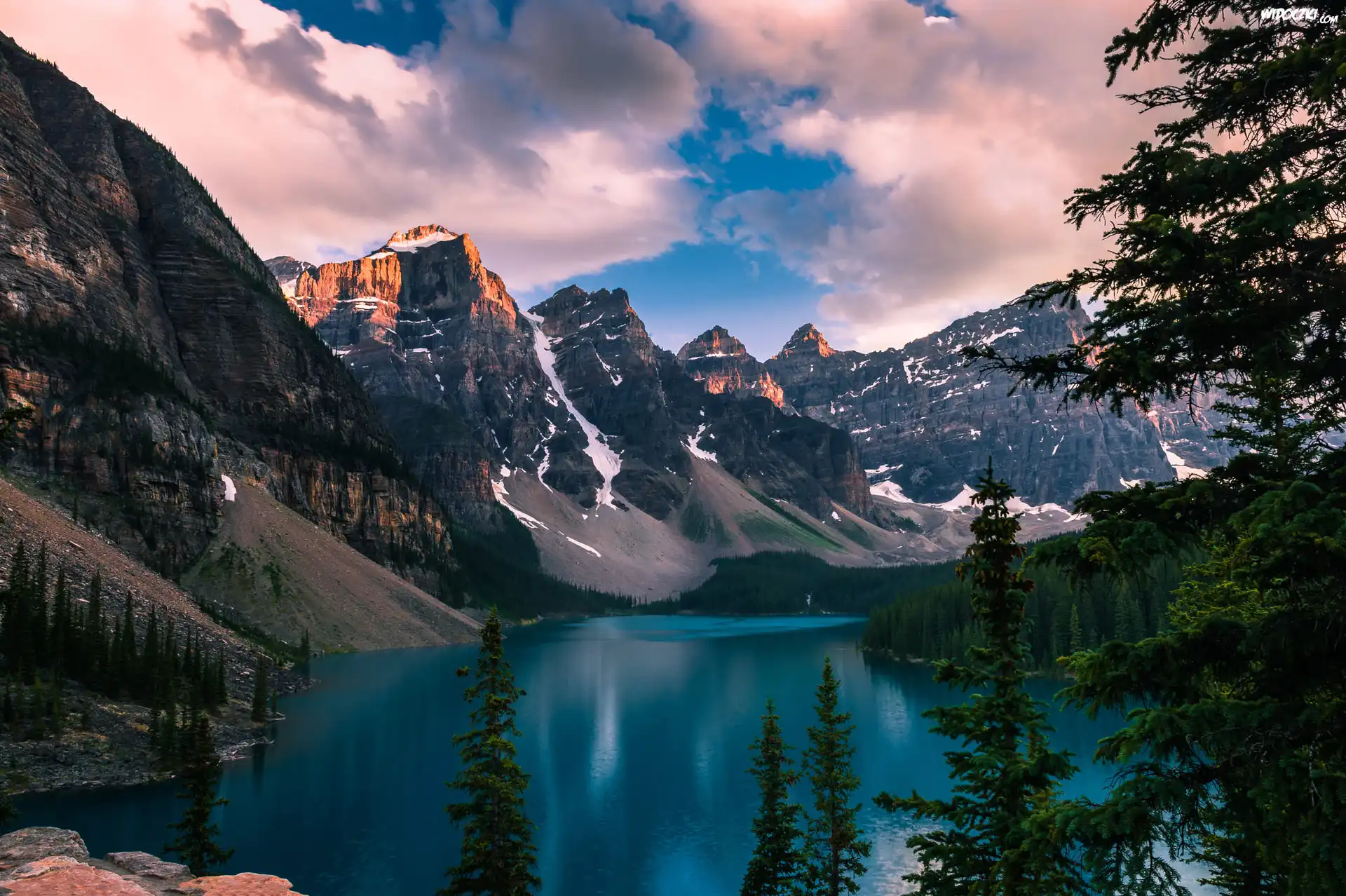 Kanada, Prowincja Alberta, Park Narodowy Banff, Góry, Jezioro Moraine, Drzewa