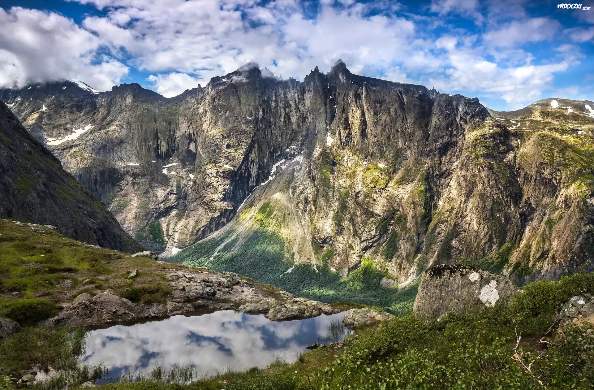 Norwegia, OkrÄ™g Møre og Romsdal, Dolina Romsdalen, Góry Romsdalsalpane, Åšciana Trolli - Trollveggen