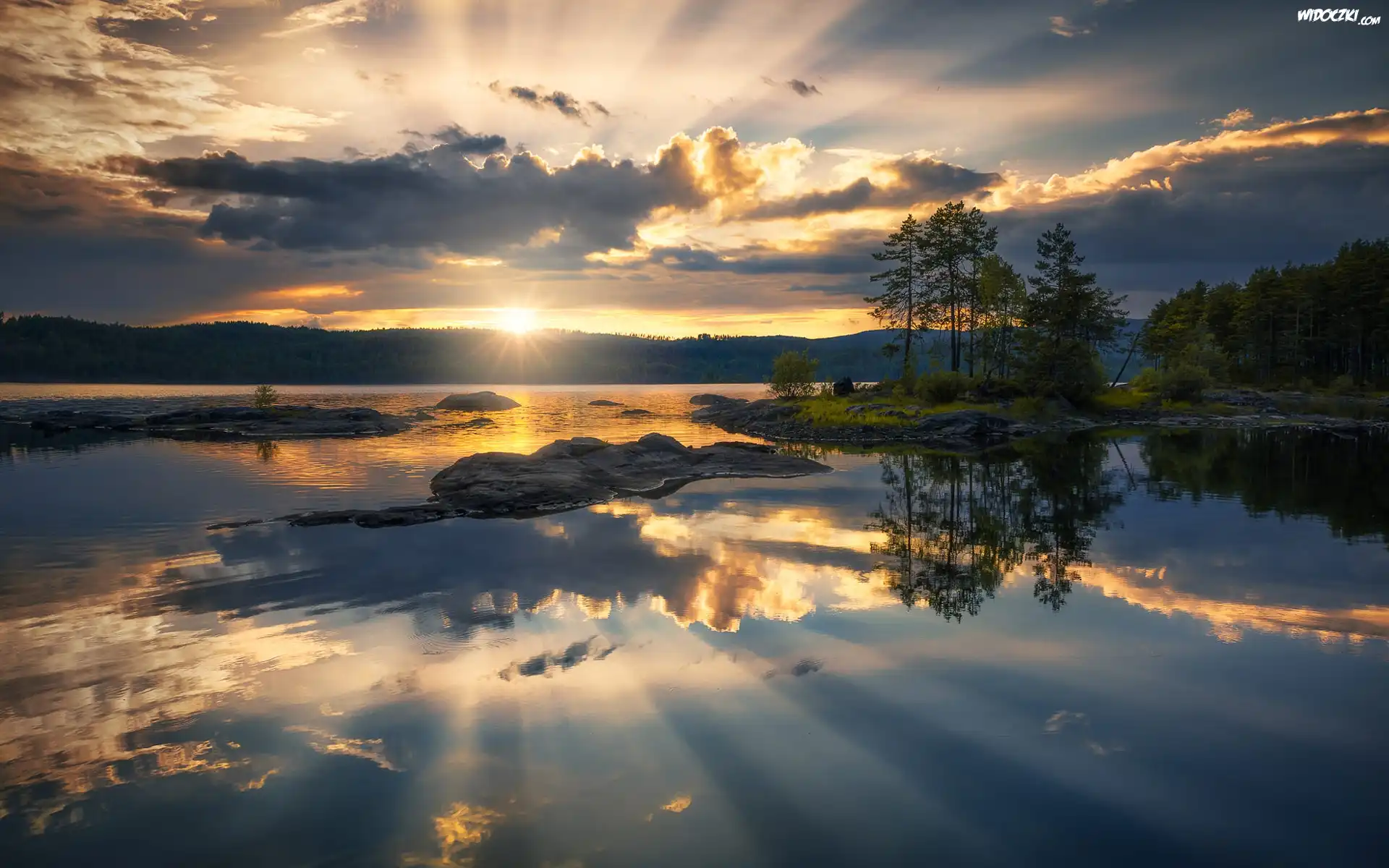 Norwegia, Ringerike, Jezioro, Zachód słońca, Chmury, Drzewa