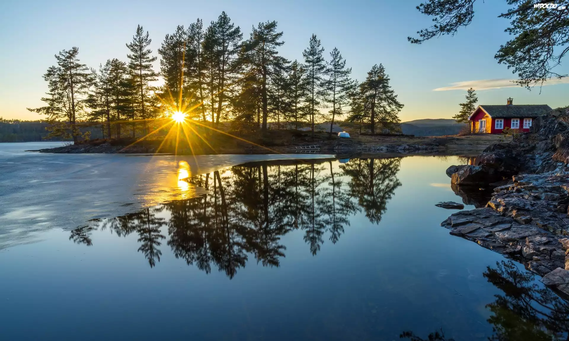 Norwegia, Ringerike, Jezioro Vaeleren, Dom, Drzewa, Promienie słońca
