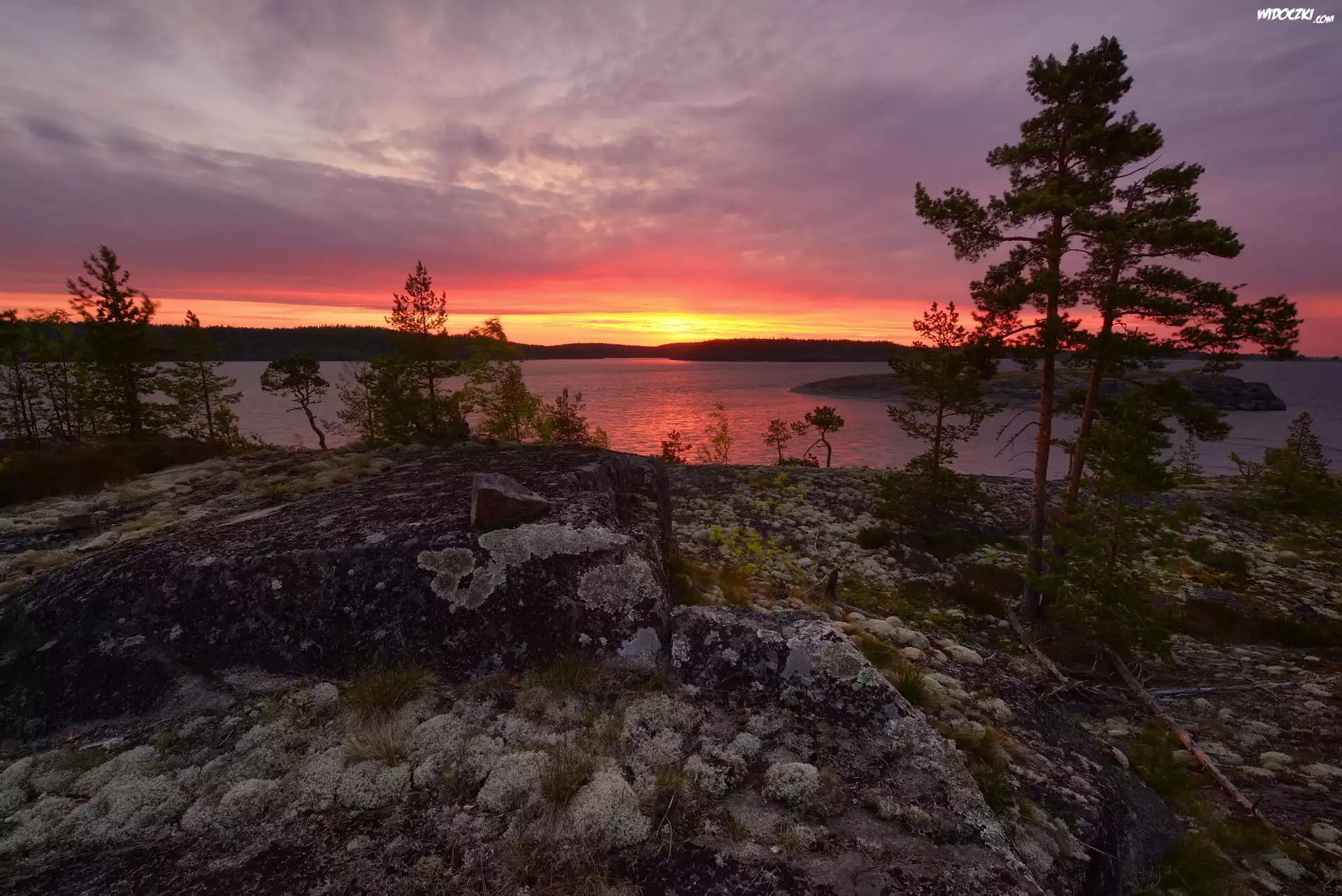 Jezioro Ładoga, Góry, Skały, Drzewa, Zachód słońca, Karelia, Rosja