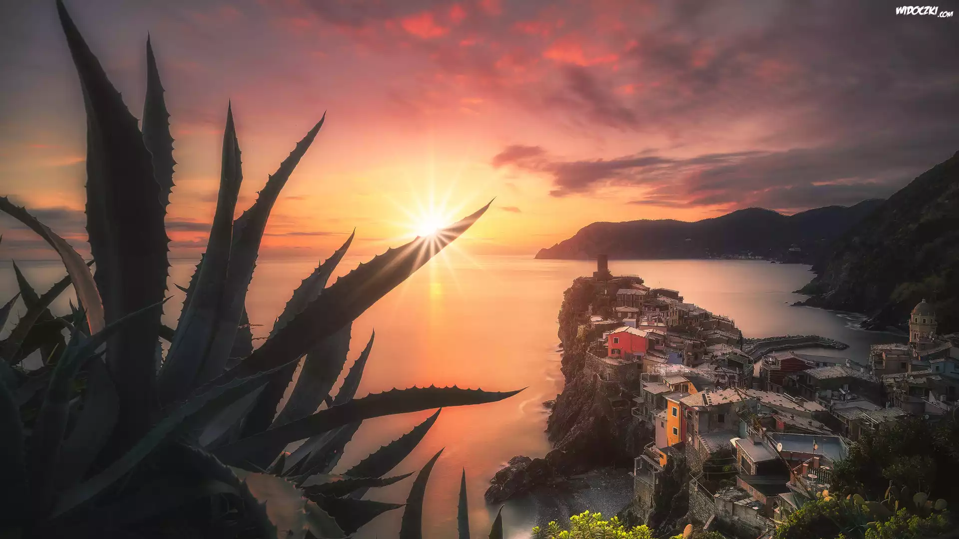 Włochy, Cinque Terre, Vernazza, Morze, Góry, Zachód słońca, Rośliny