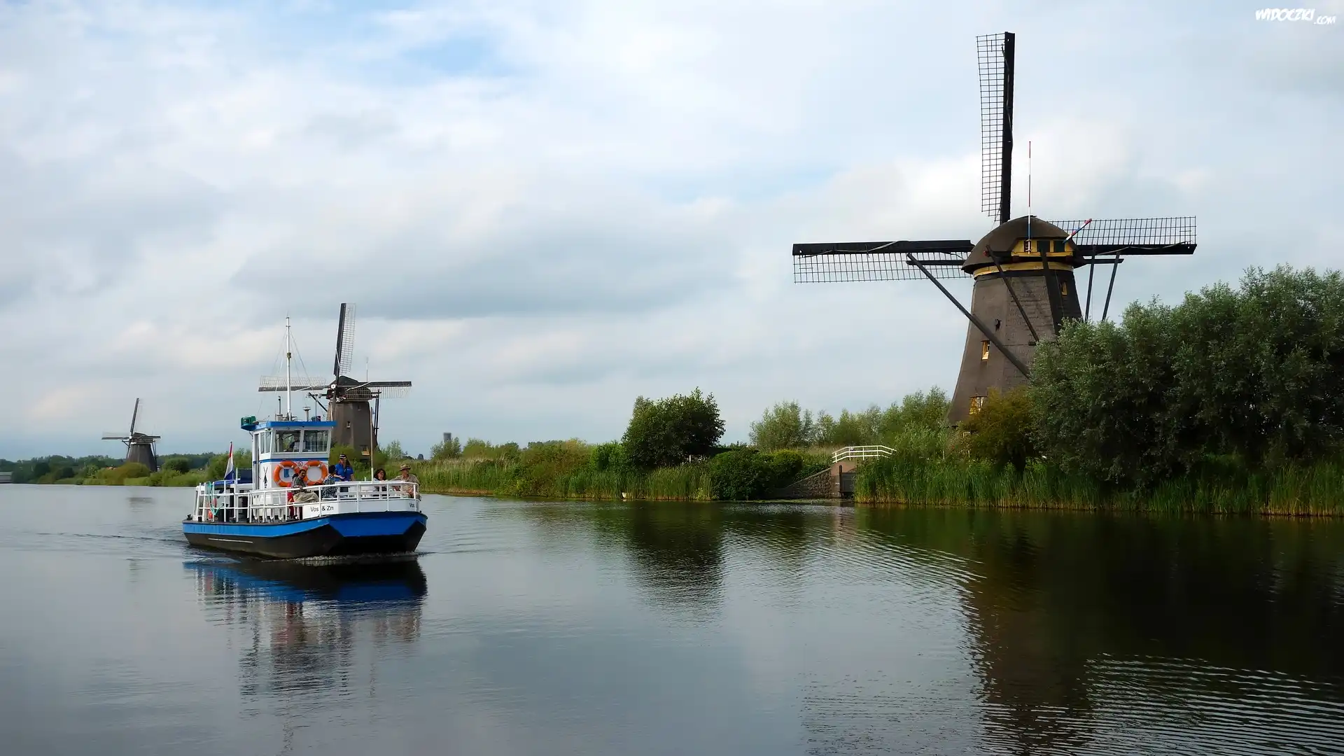 Rzeka, Statek, Wiatraki, WieÅ› Kinderdijk, Holandia