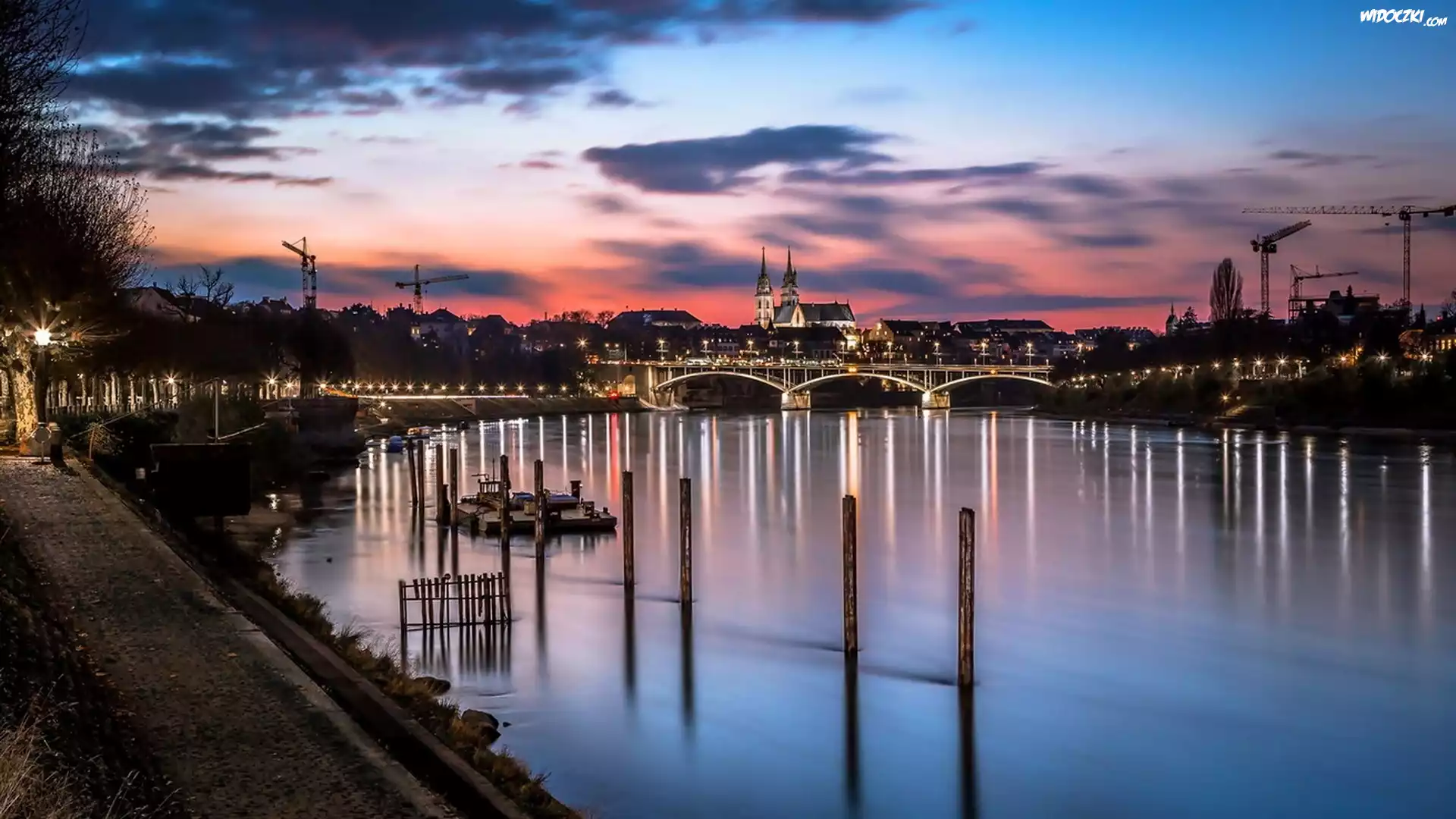 Rzeka, Most, Miasto nocÄ…