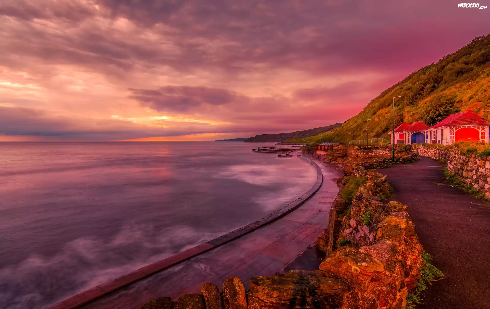 Morze Północne, Droga, Domki, Miasto Scarborough, Hrabstwo North Yorkshire, Anglia, Wschód słońca