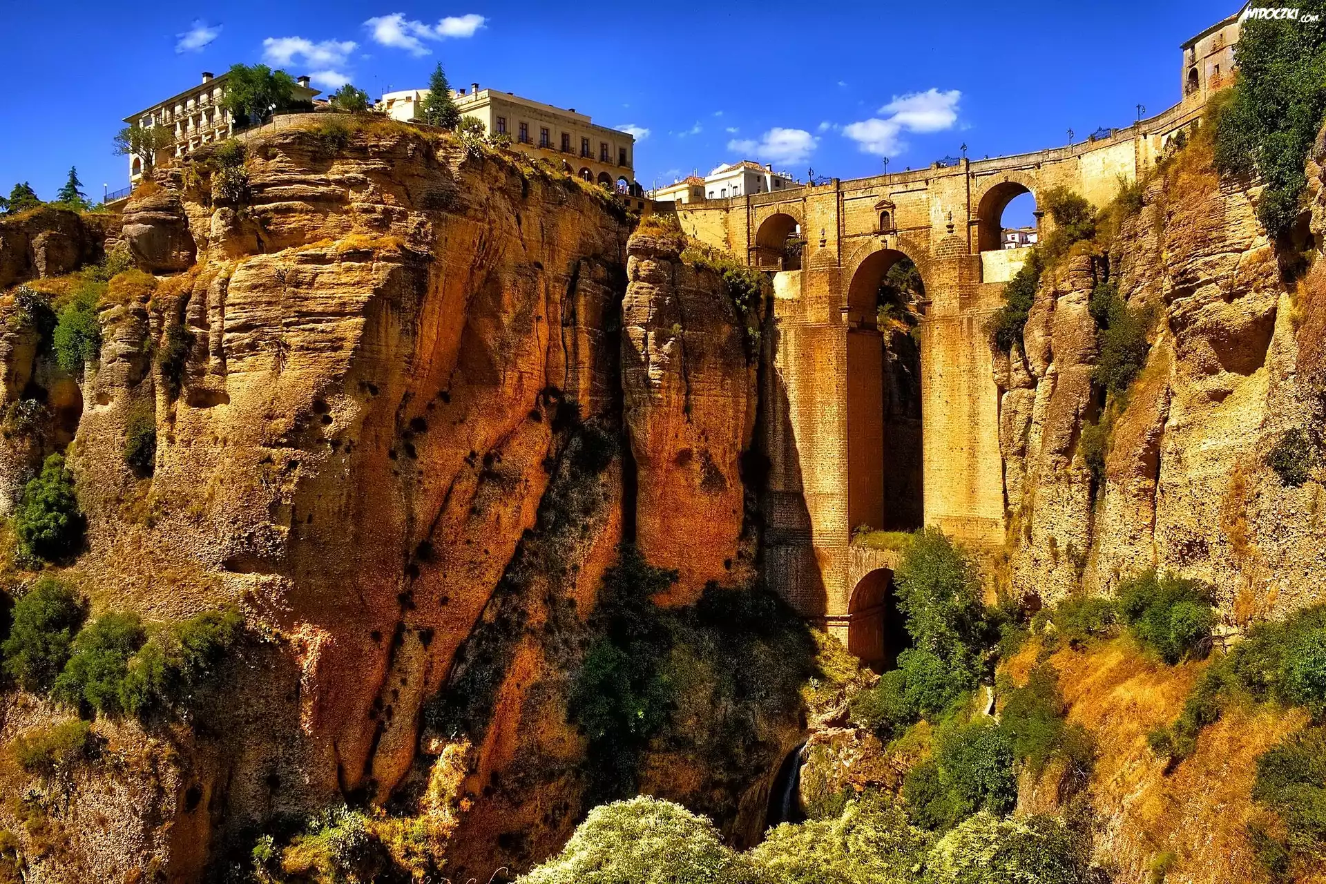 Wąwóz Tajo, Skały, Most Puente Nuevo, Domy, Miasto Ronda, Andaluzja, Hiszpania