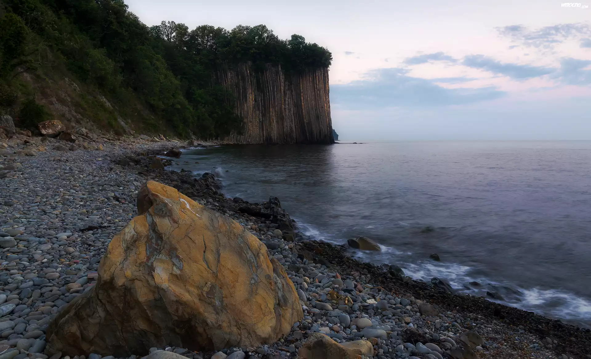 Morze Czarne, Brzeg, Porośnięte, Skały, Kamienie, Skała Kiseleva, Świt, Miejscowość Tuapse, Kraj Krasnodarski, Rosja