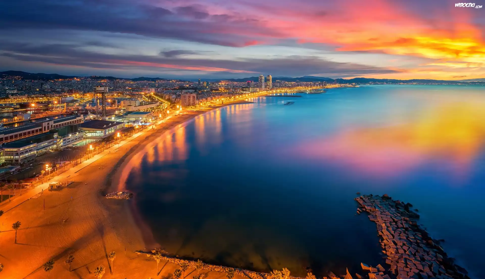 Hiszpania, Barcelona, Wybrzeże, Plaża, Morze Środziemne, Miasto, Światła, Zachód słońca
