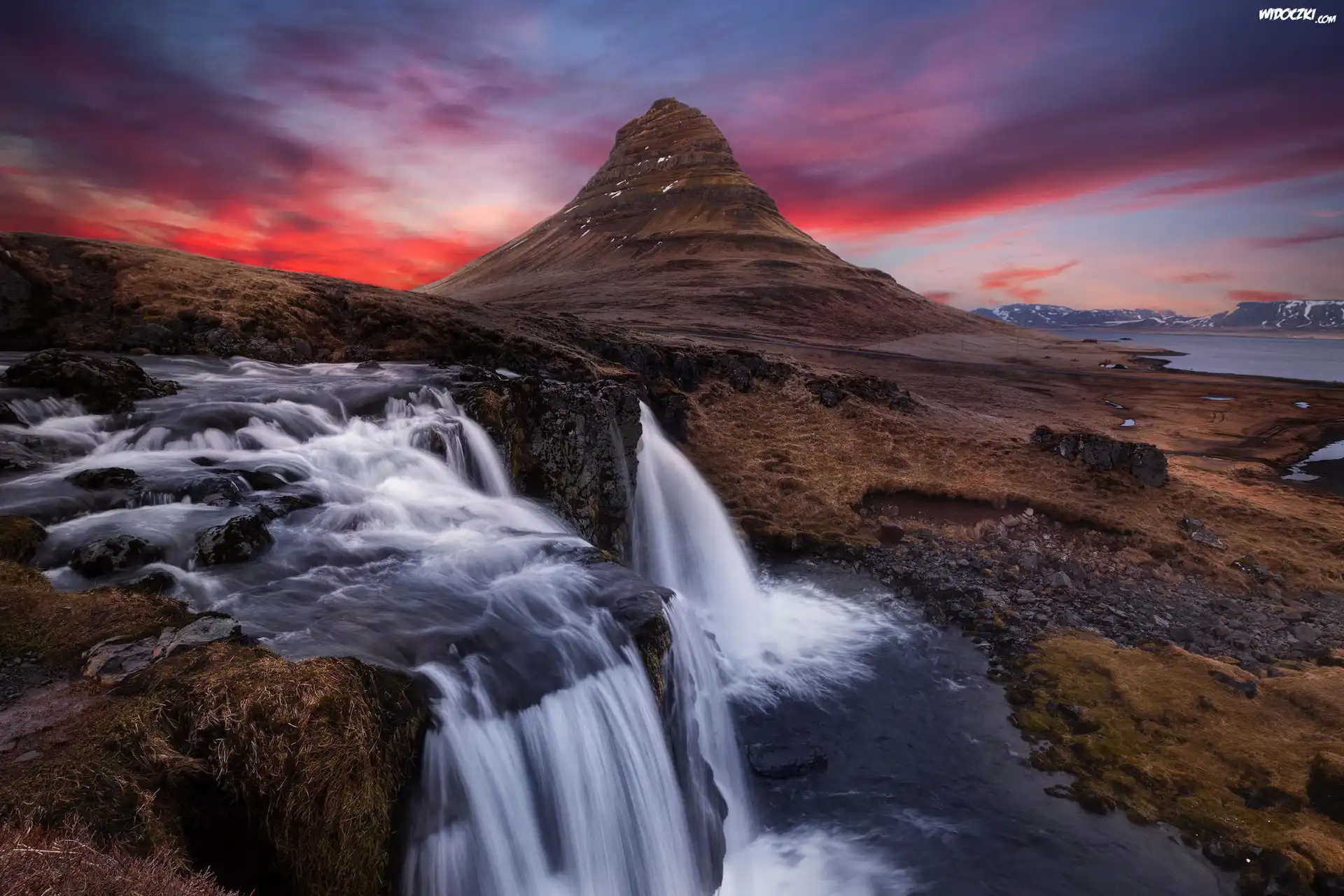 Islandia, Półwysep Snæfellsnes, Góra Kirkjufell, Wodospad Kirkjufellsfoss, Zachód sÅ‚oÅ„ca