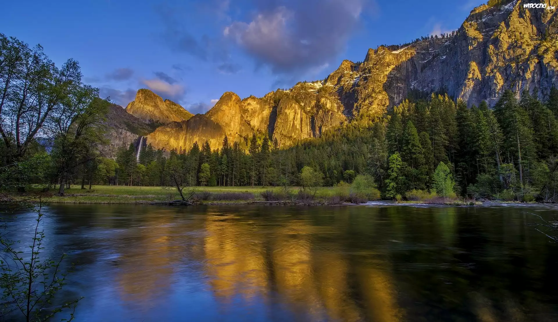 Stany Zjednoczone, Stan Kalifornia, Park Narodowy Yosemite, Rzeka Merced, Góry, Drzewa