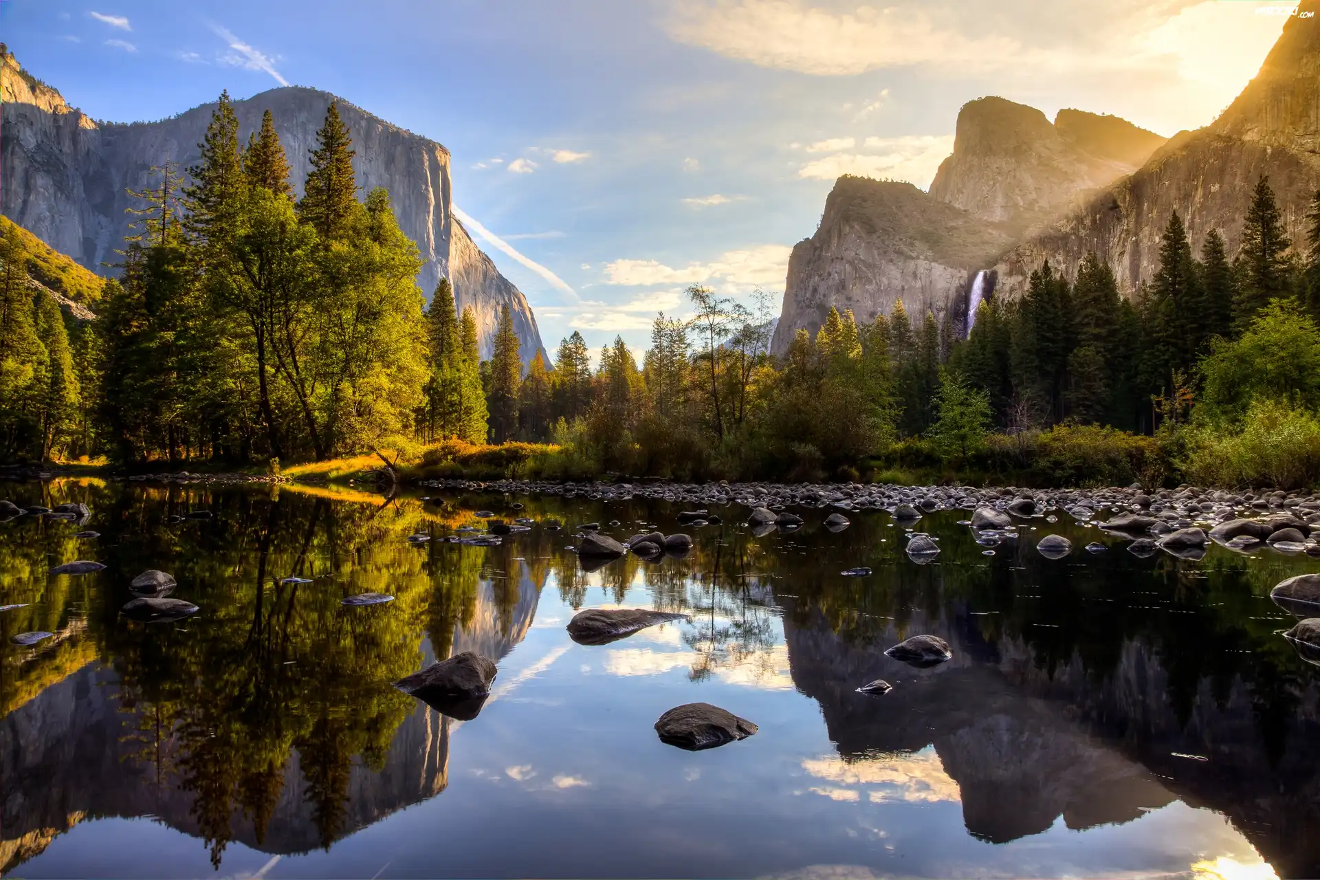 Stany Zjednoczone, Stan Kalifornia, Park Narodowy Yosemite, Góry, Rzeka, Kamienie, Drzewa