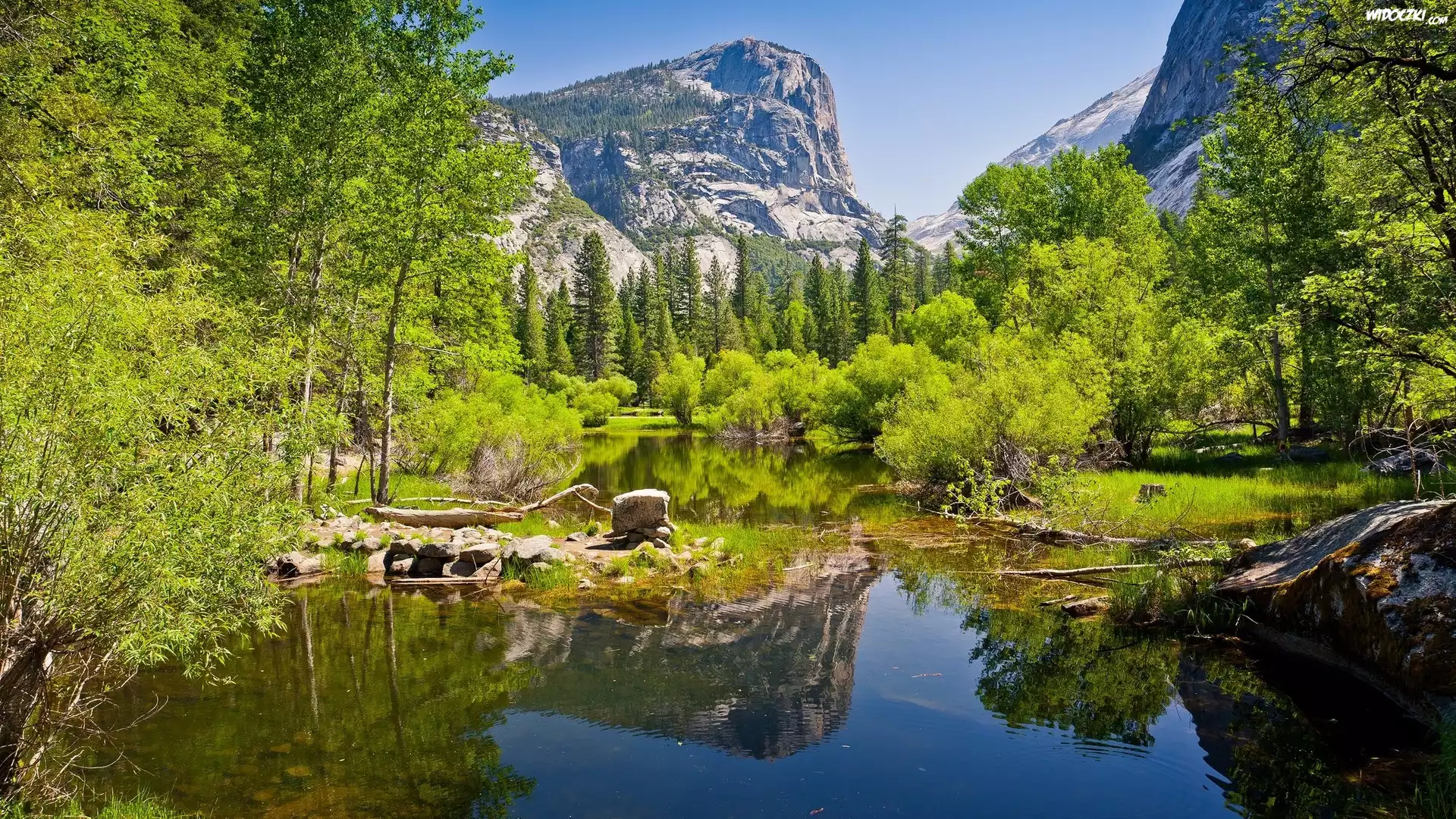 Stany Zjednoczone, Stan Kalifornia, Park Narodowy Yosemite, Jezioro, Góry, Drzewa, Odbicie
