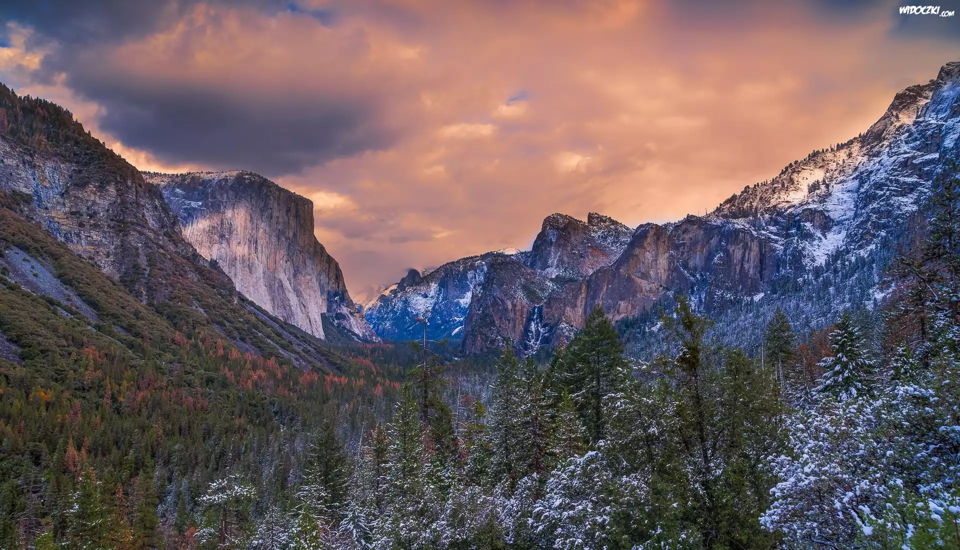 Stany Zjednoczone, Stan Kalifornia, Park Narodowy Yosemite, Dolina Yosemite Valley, Góry, El Capitan, Drzewa, Śnieg