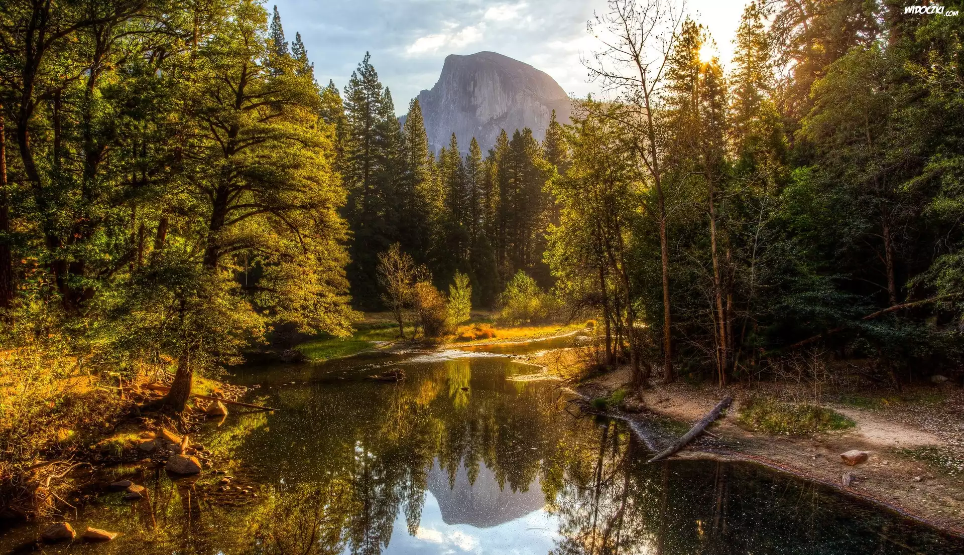 Stany Zjednoczone, Stan Kalifornia, Park Narodowy Yosemite, Jesień, Rzeka Merced, Drzewa, Góry, Góra Half Dome