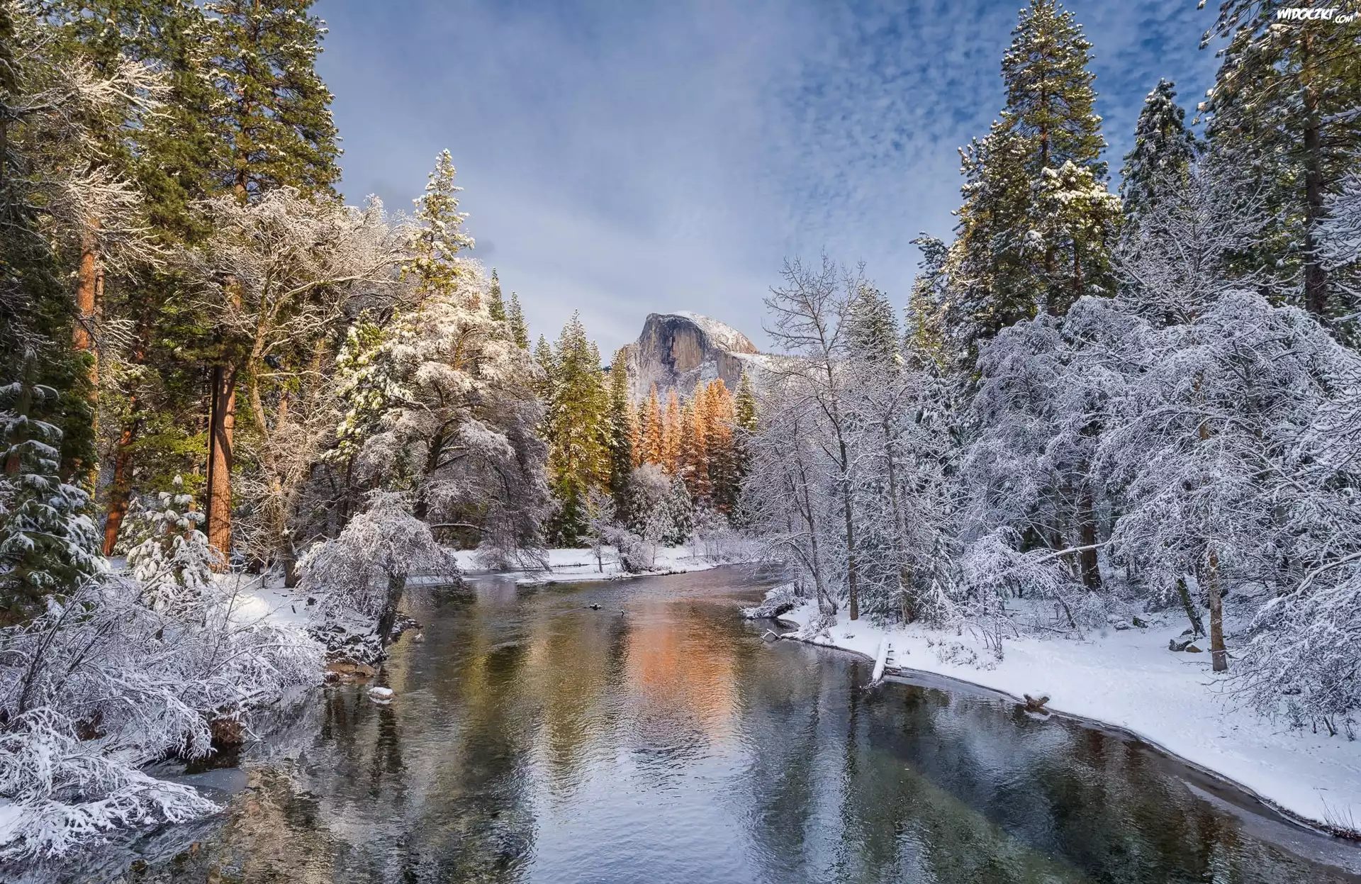 Stany Zjednoczone, Stan Kalifornia, Park Narodowy Yosemite, Zima, Rzeka Merced River, Góry, Las
