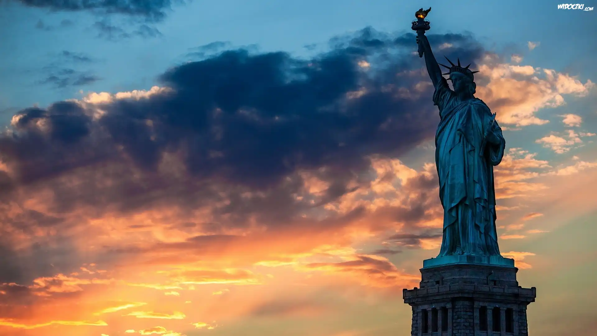 Statua, Wolności, Chmury, Przebijające, Światło, USA