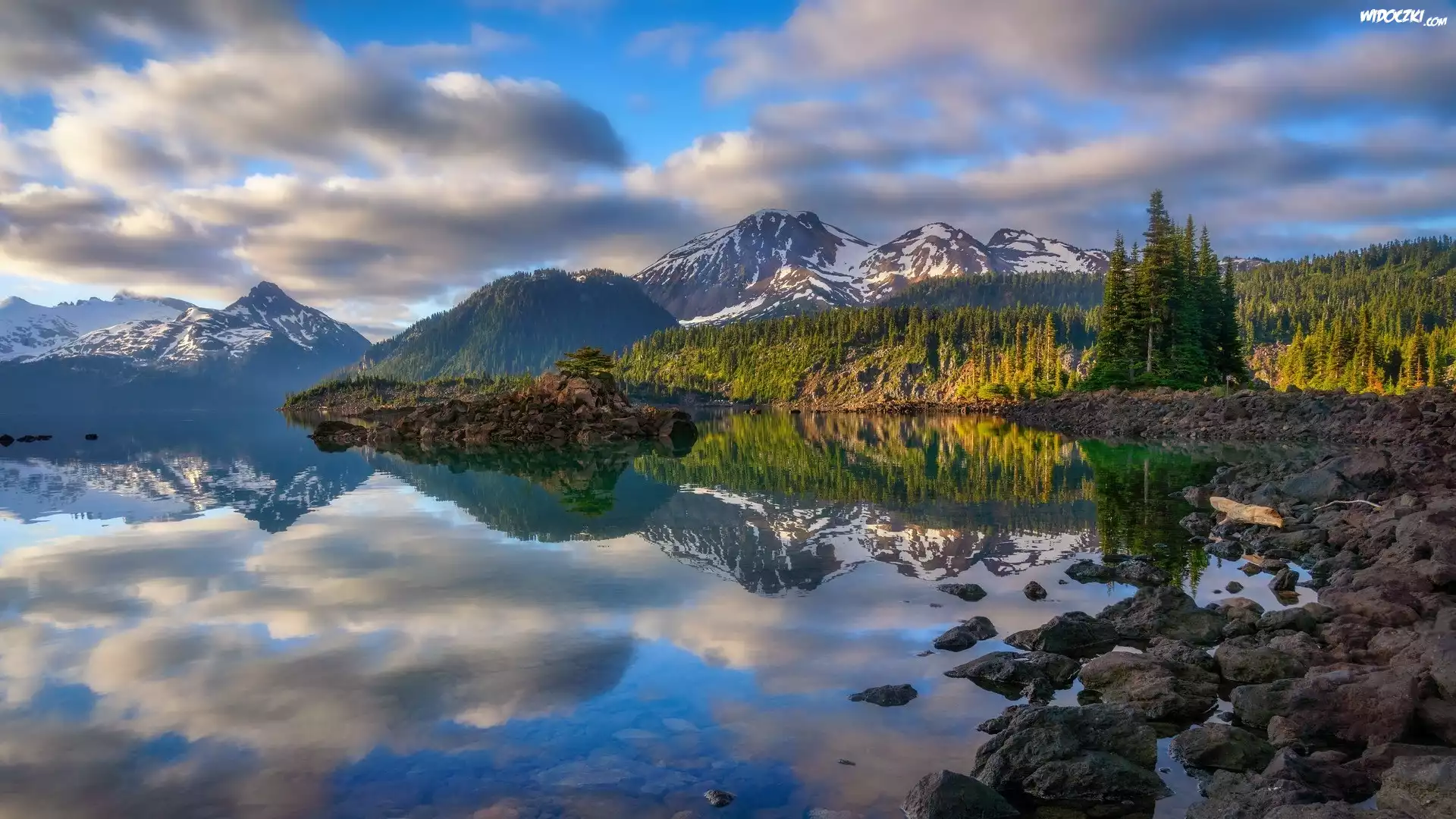 Góry, Skały, Jezioro, Garibaldi Lake, Drzewa, Świerki, Odbicie, Kolumbia Brytyjska, Kanada
