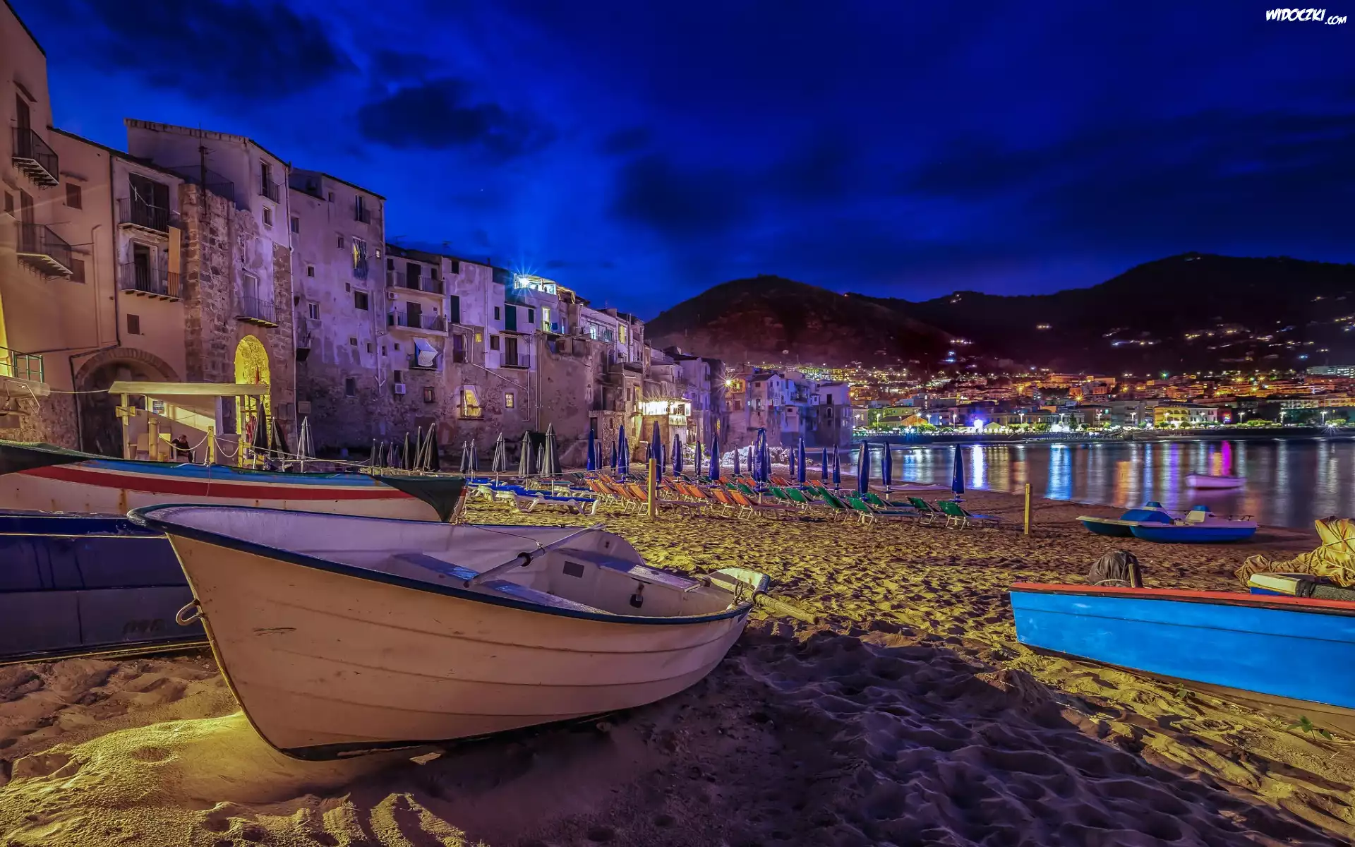 Włochy, Sycylia, Cefalù, Wybrzeże, Plaża, Łódki