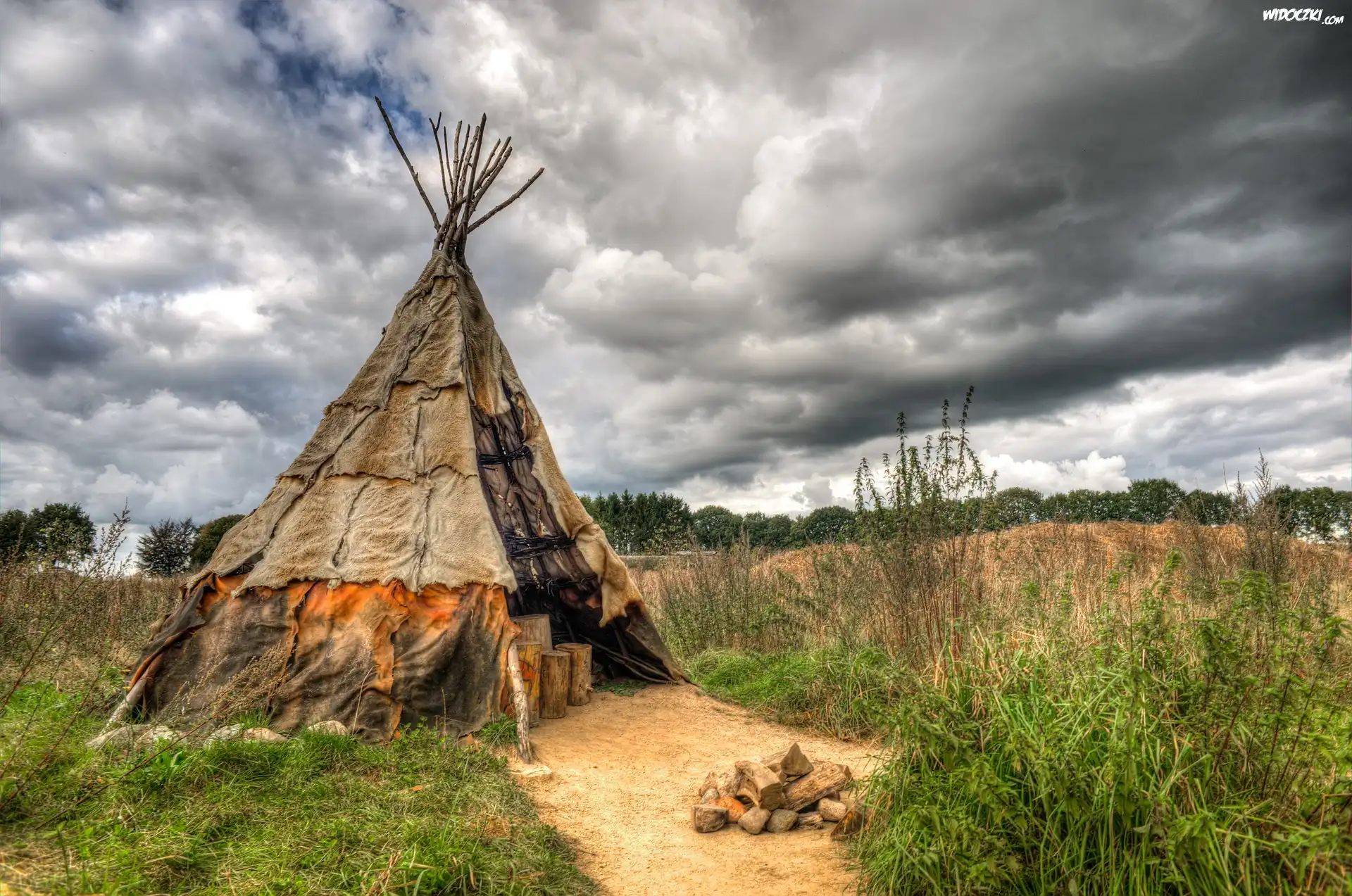 Szałas, Namiot, Tipi, Łąka, Trawy, Chmury
