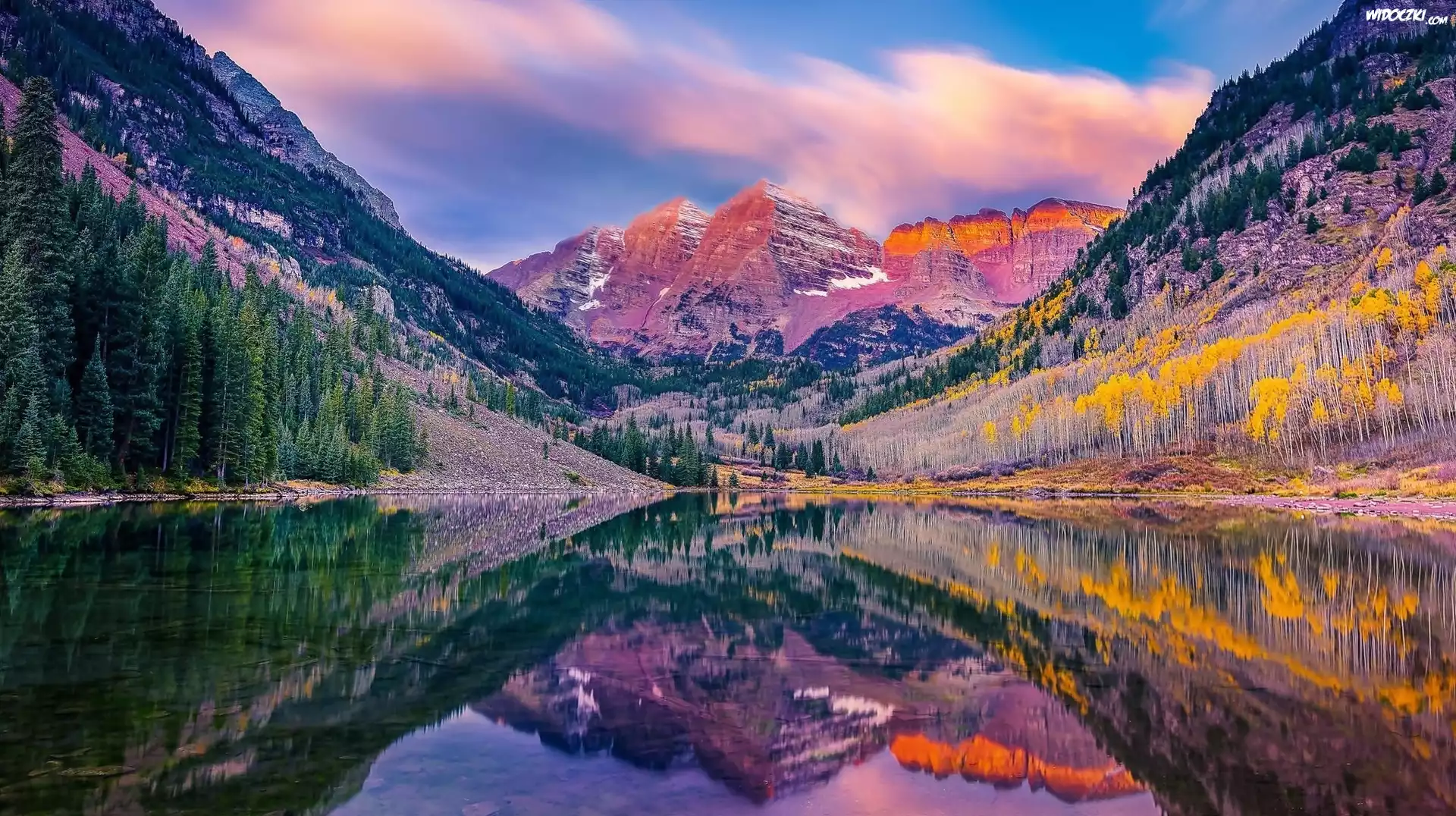 Stany Zjednoczone, Stan Kolorado, Góry, Szczyty Maroon Bells, Jezioro Maroon, Drzewa, Odbicie
