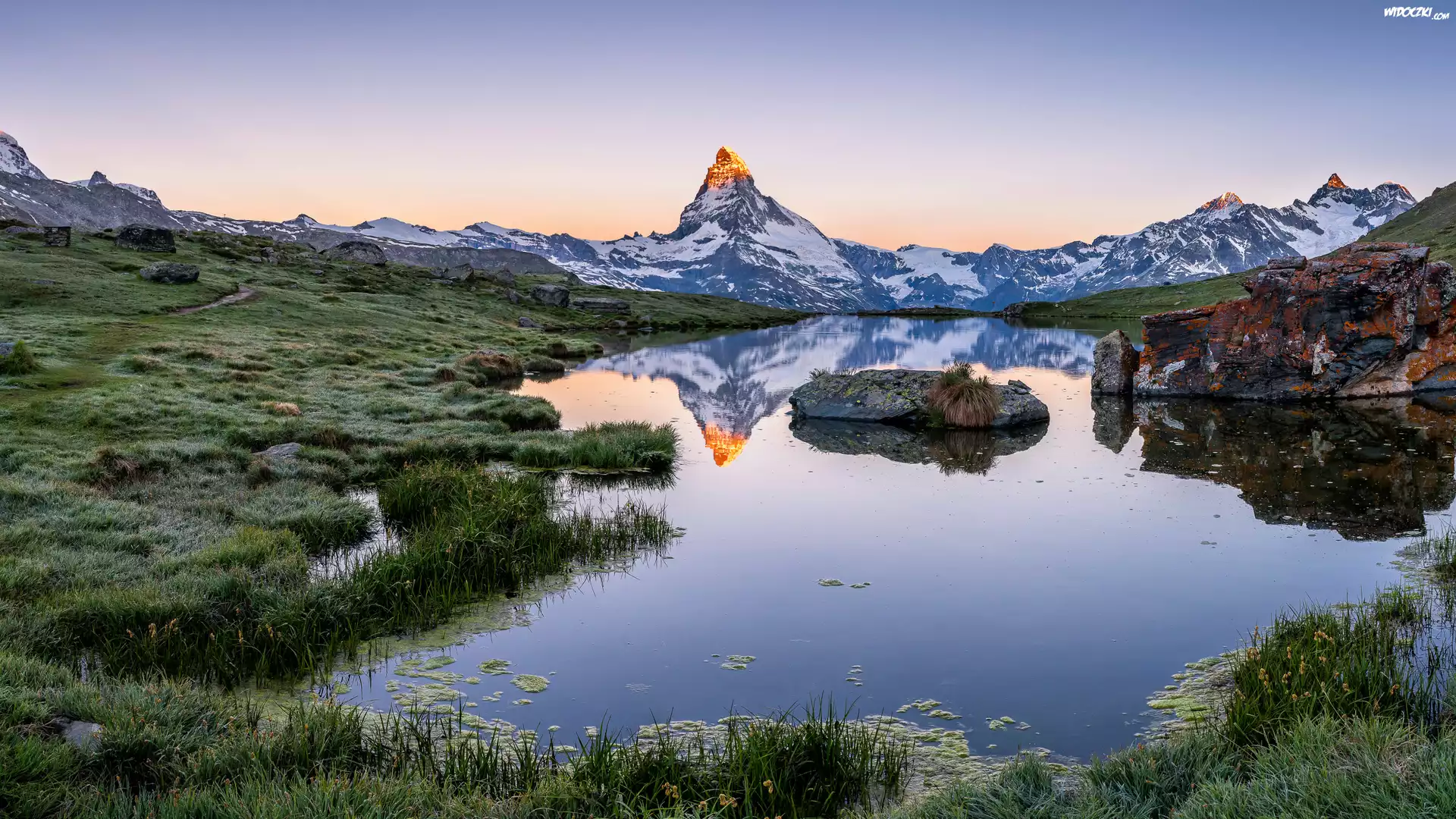Góry Alpy, Szczyt Matterhorn, Jezioro Stellisee, Kamienie, Kanton Valais, Szwajcaria