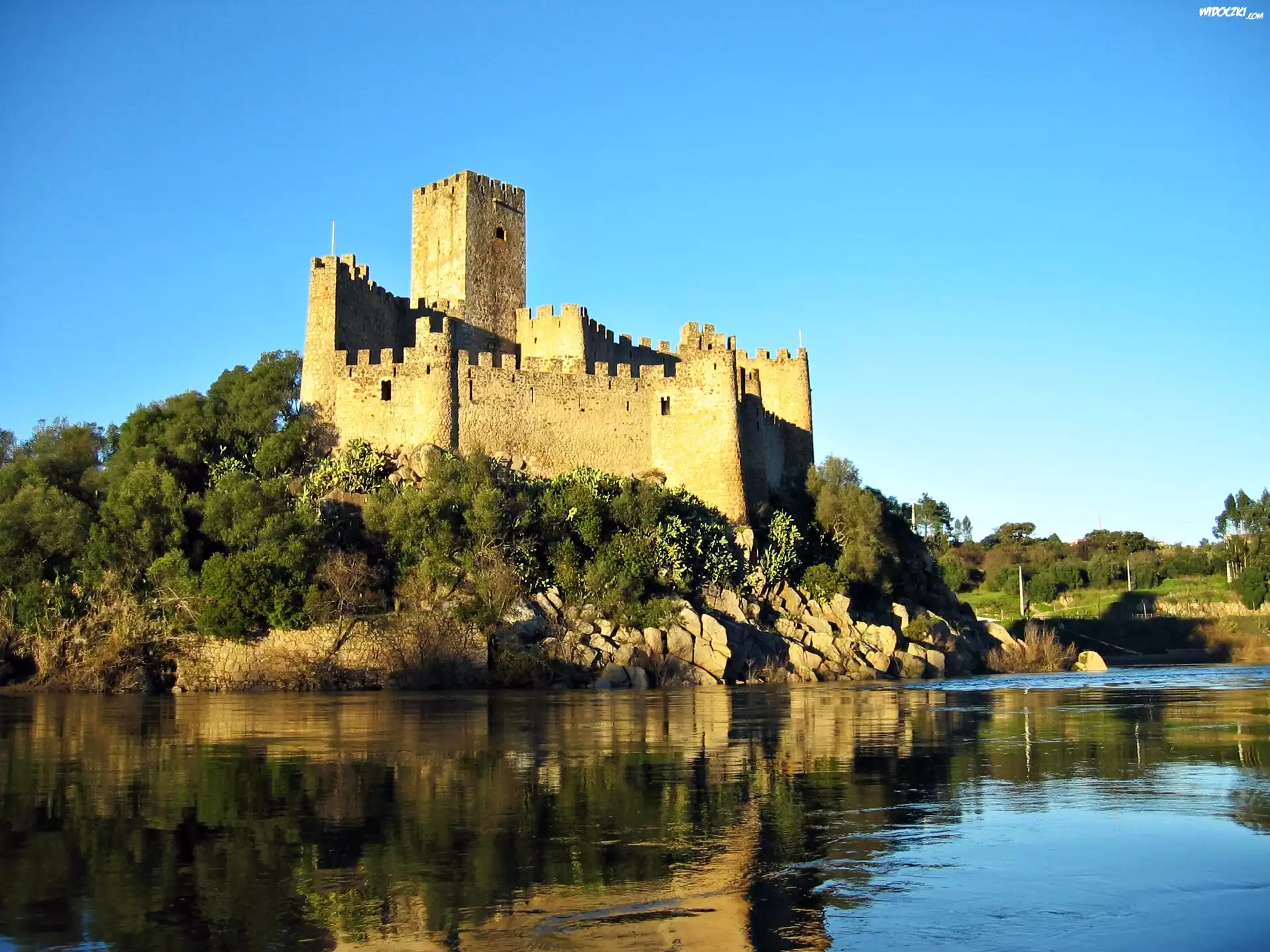Zamek Almourol, Castle of Almourol, Dystrynkt Sanatrem, Portugalia, Rzeka Tag