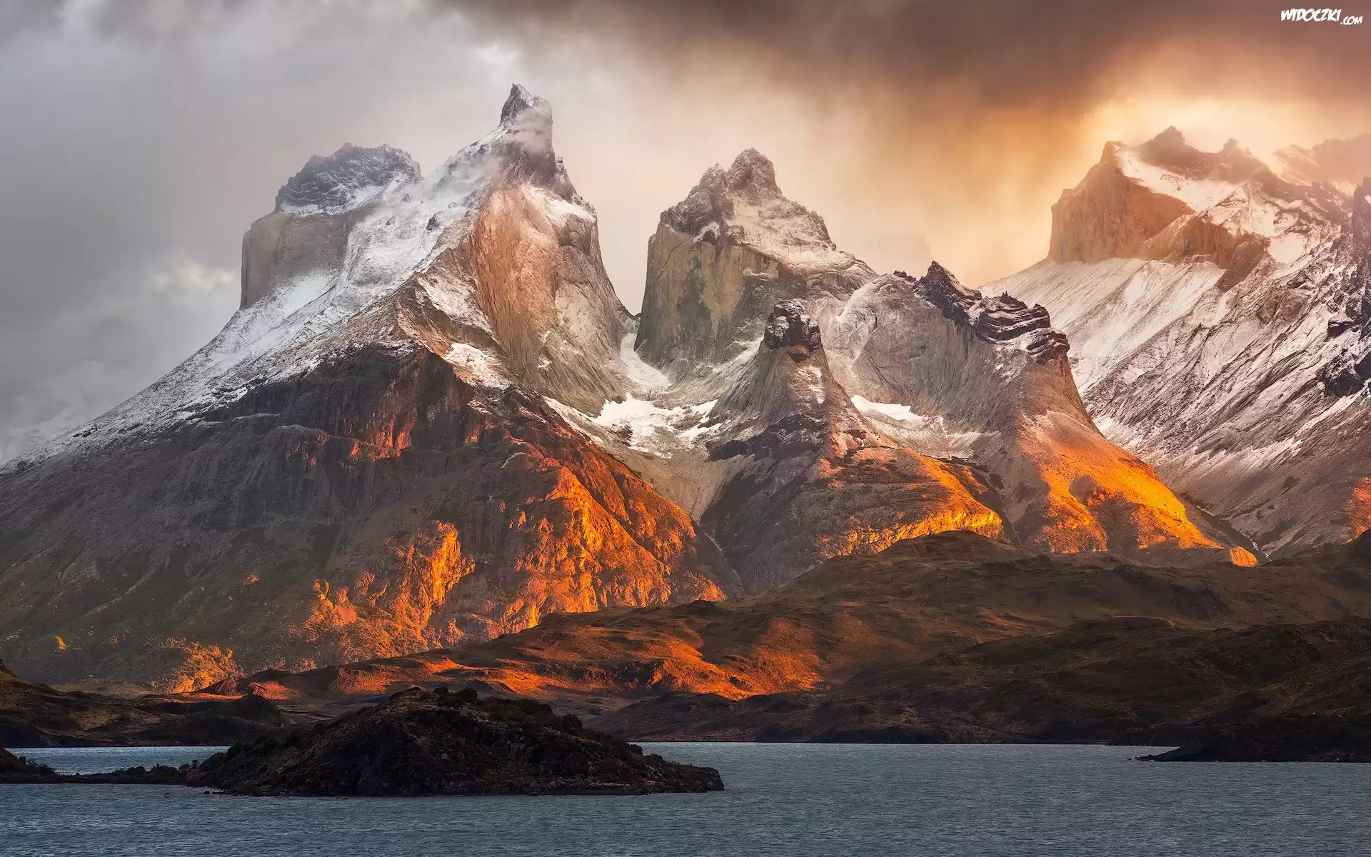 Chile, Patagonia, Torres del Paine, Góry, Jezioro Pehoé