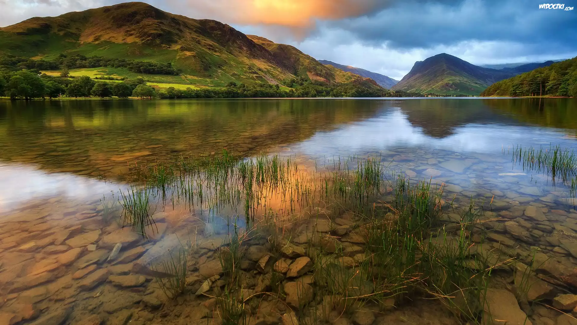 Anglia, Kraina Lake District, Jezioro Buttermere, Góry, Kamienie, Trawa