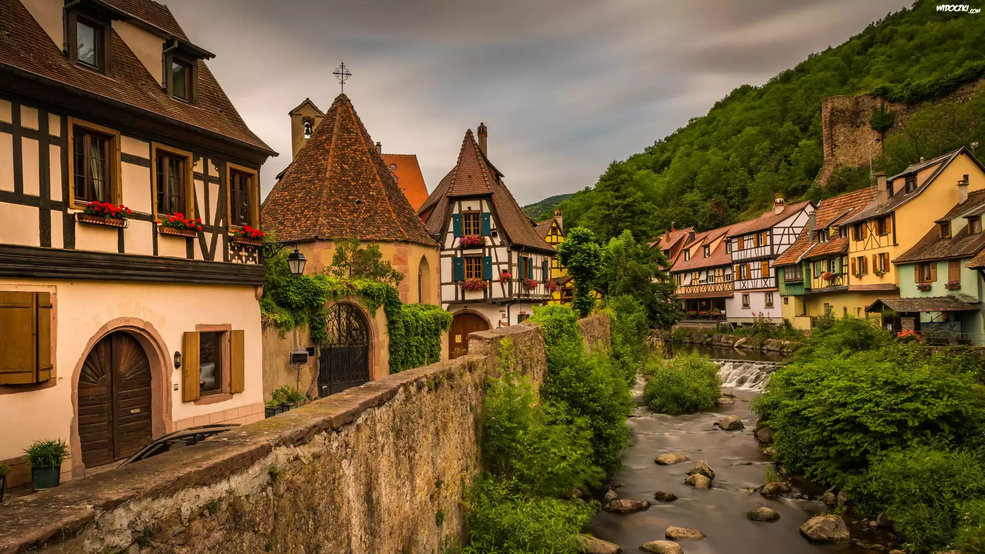 Rzeka Weiss, Domy, Roślinność, Gmina Kaysersberg, Francja