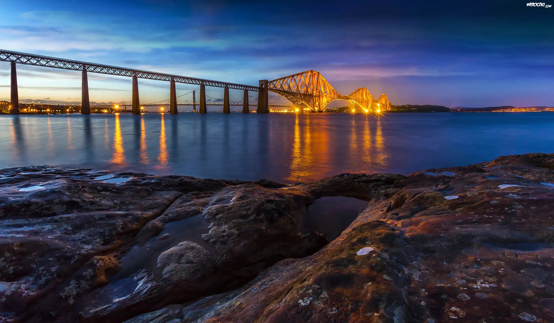 Szkocja, Most Forth Bridge, Zatoka Firth of Forth, Kamienie, Wieczór