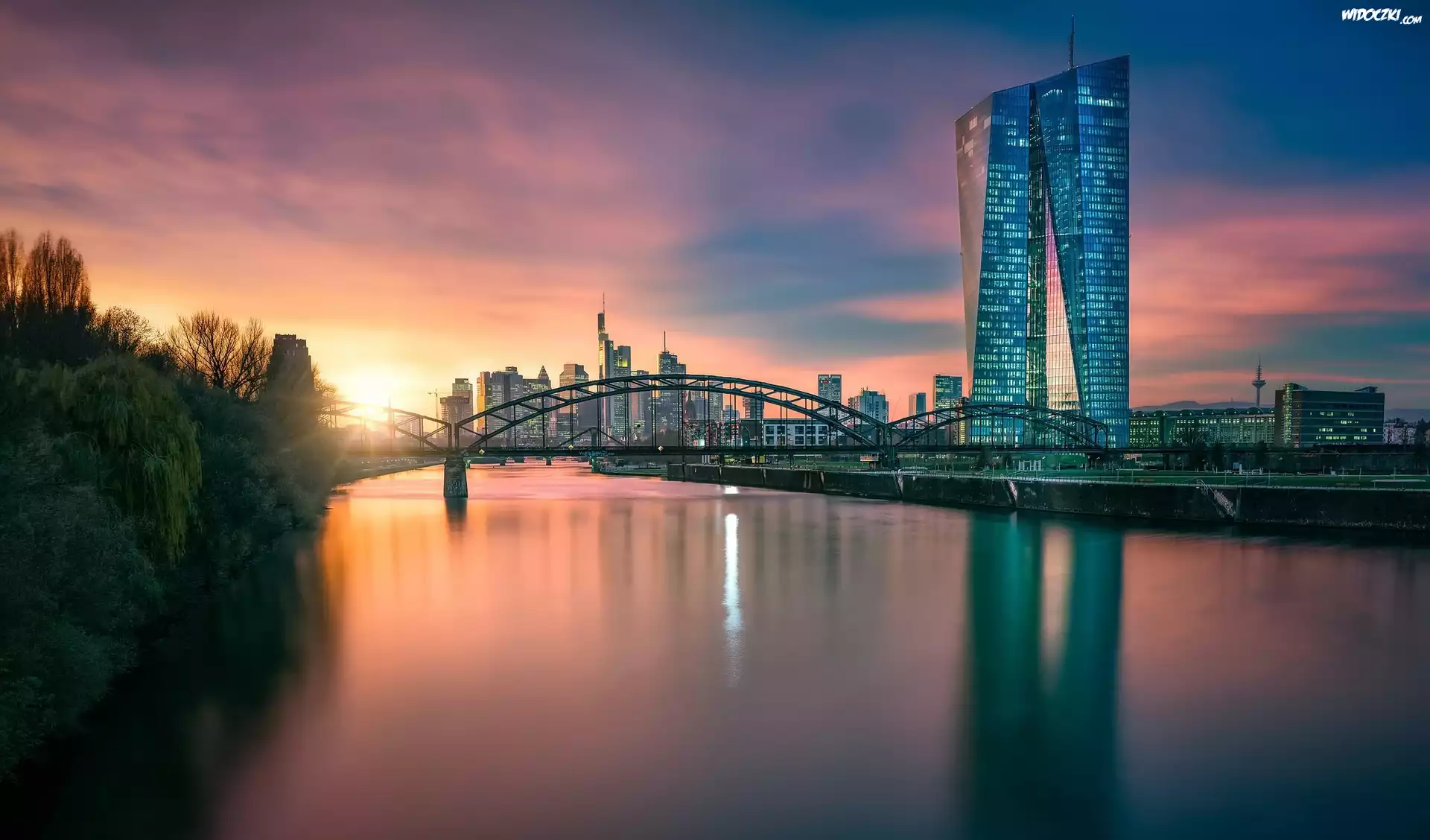 Wieżowiec, Europejski Bank Centralny, Frankfurt nad Menem, Niemcy, Rzeka Men, Most, Wschód słońca
