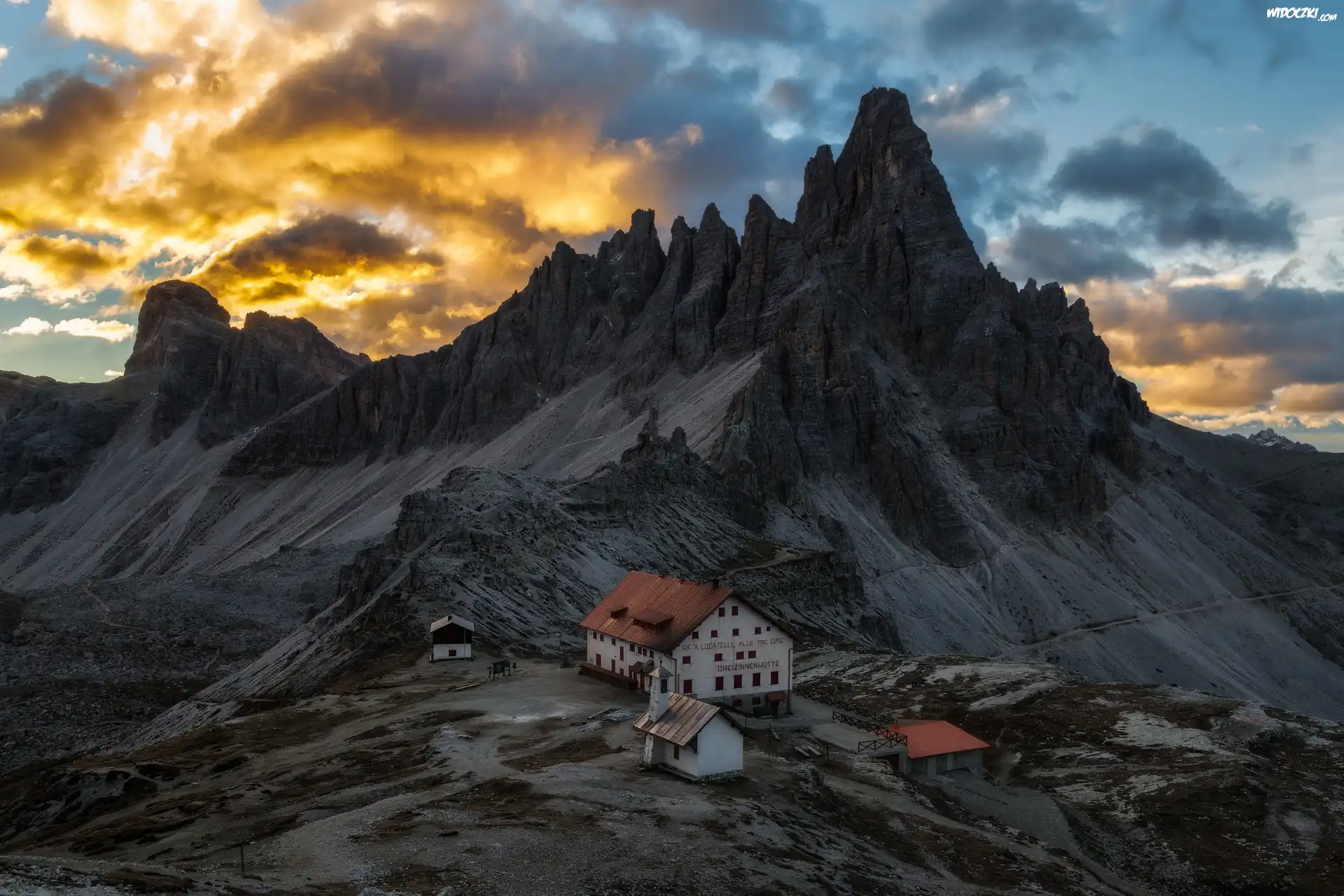Góry, Dolomity, Masyw Tre Cime di Lavaredo, Domy, Chmury, Włochy