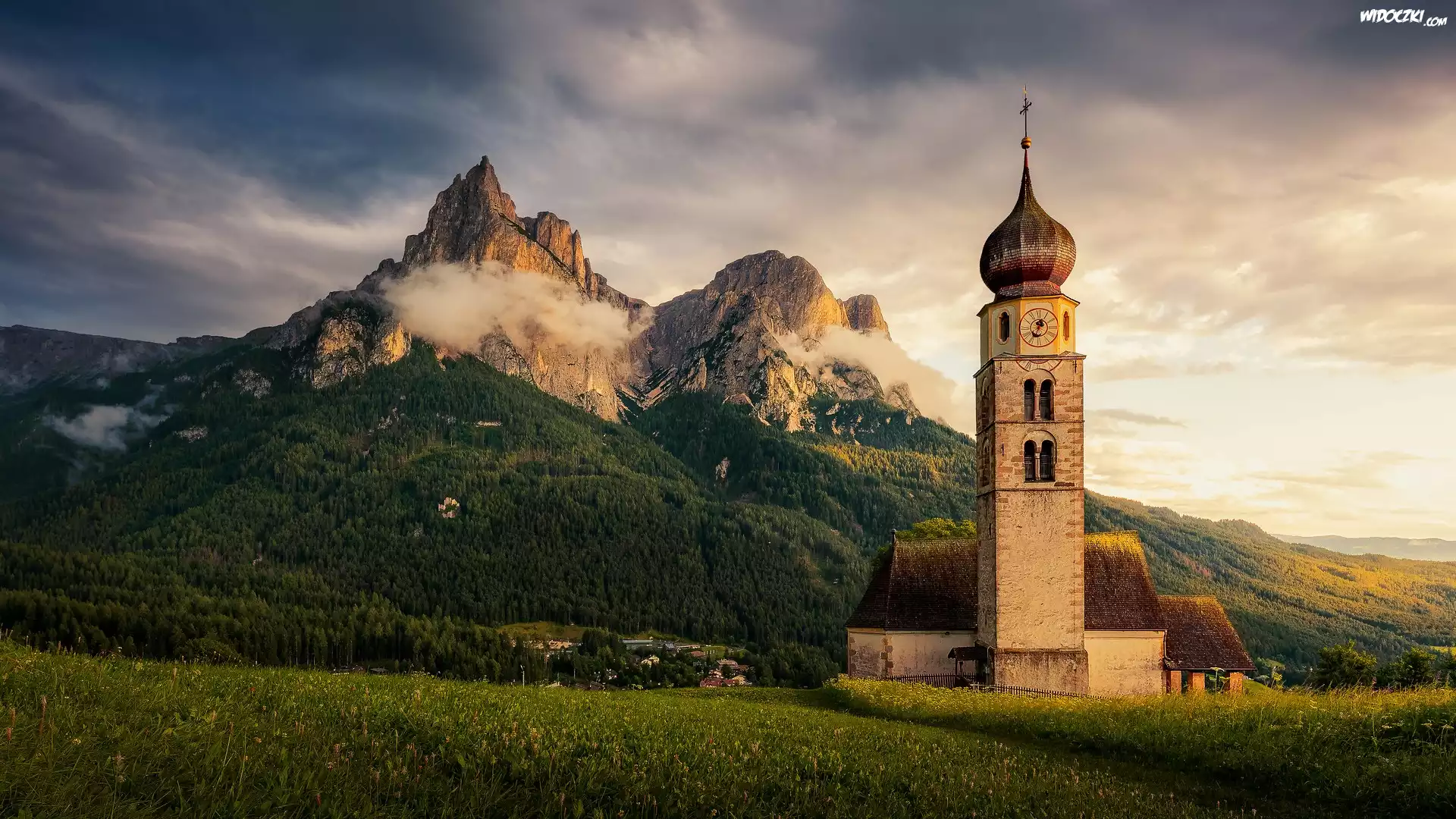 Włochy, Góry, Dolomity, Las, Drzewa, Kościół św Walentego, Domy, Chmury