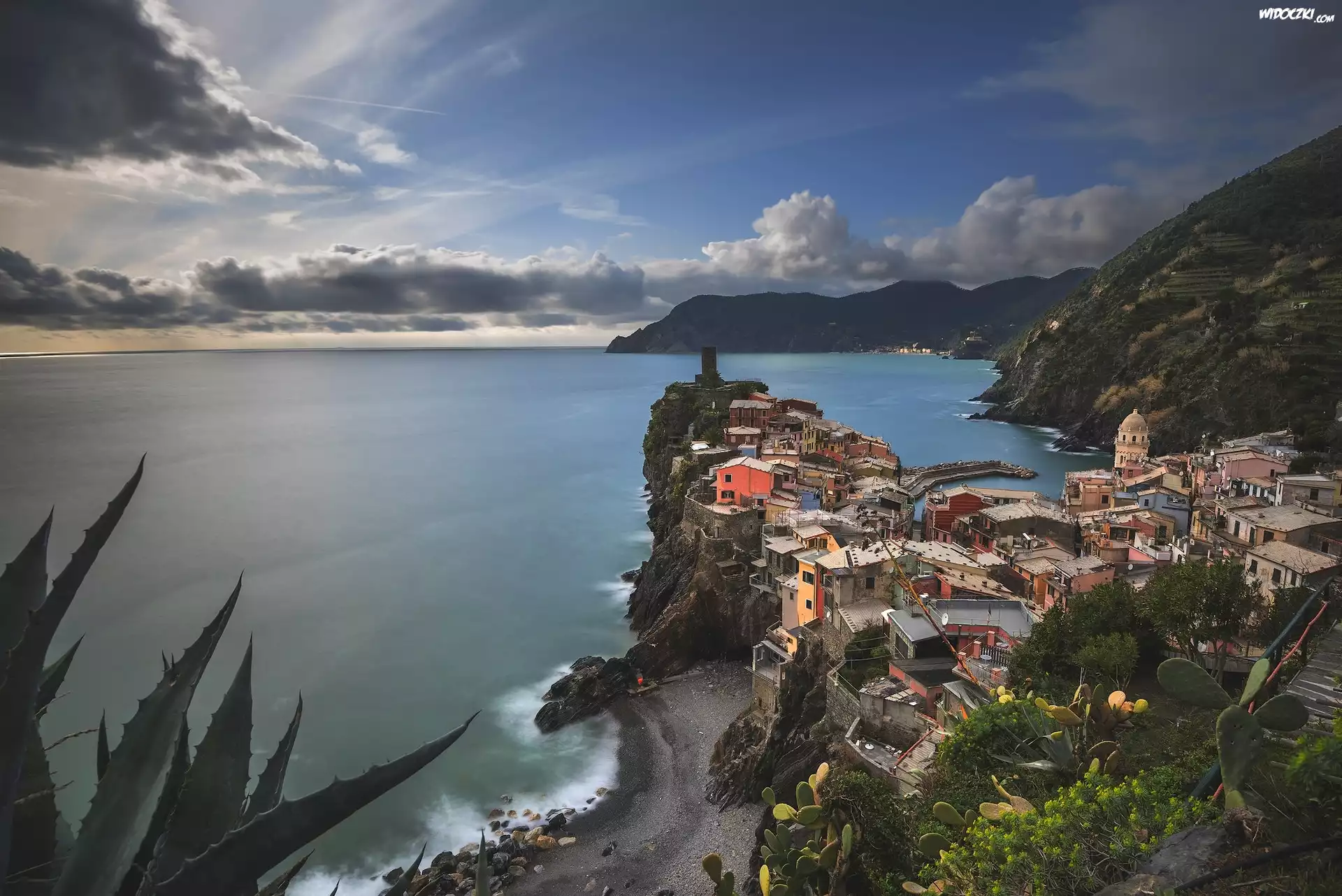 Włochy, Liguria, Vernazza, Wybrzeże, Domy, Morze