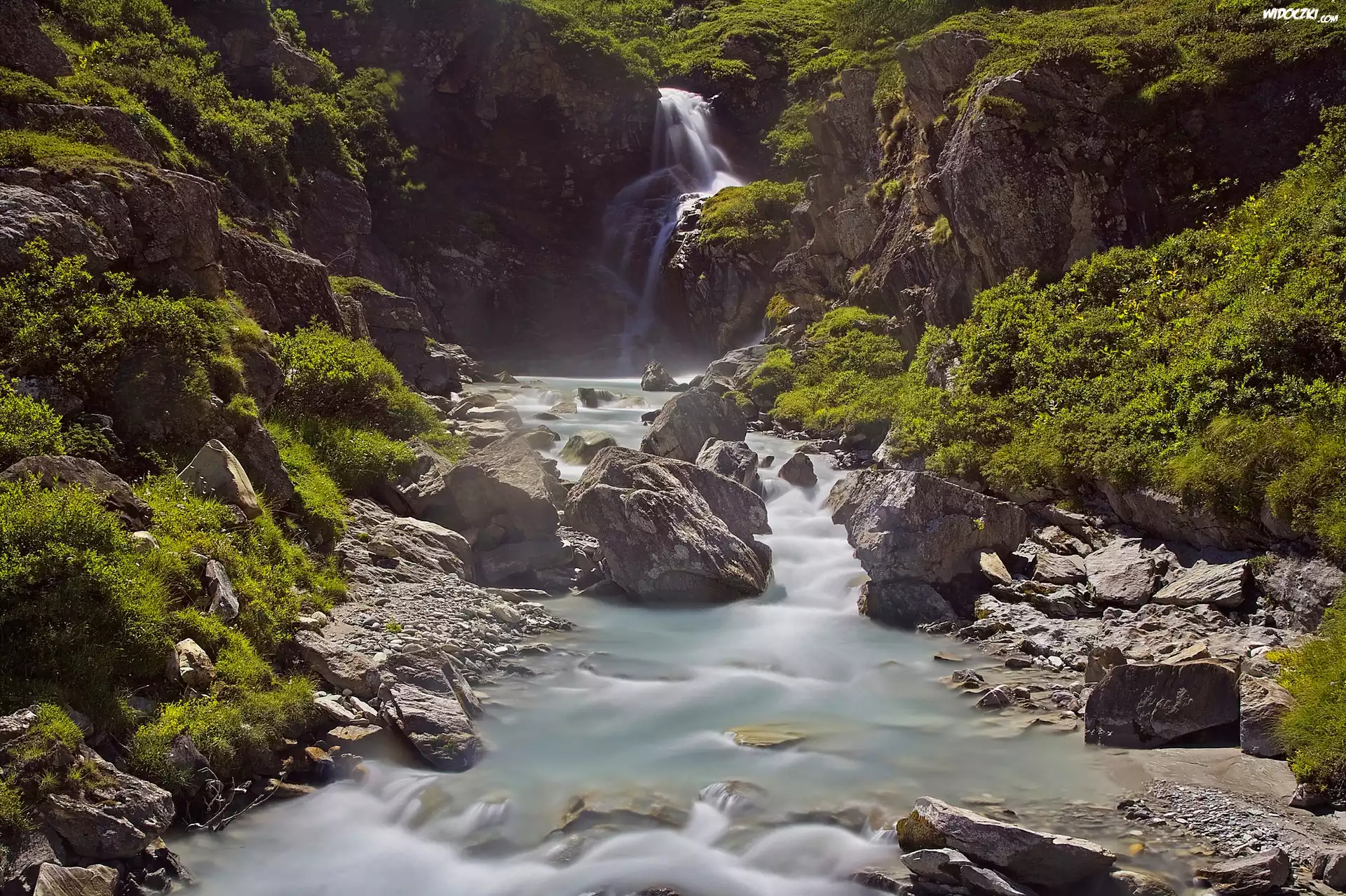 Włochy, Park Narodowy Parco Nazionale del Gran Paradiso, Dolina Aosta, Rzeka, Kamienie, Roślinność