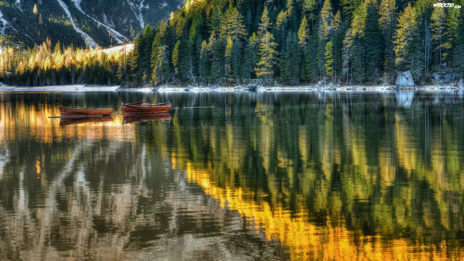 Łódki, Las, Jezioro, Pragser Wildsee, Południowy Tyrol, Dolomity, Włochy