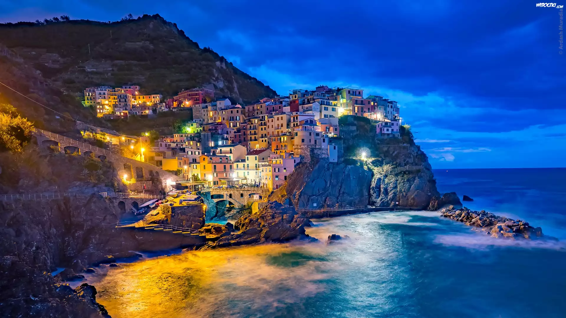 Włochy, Manarola, Domy, Morze, Skały, Wybrzeże