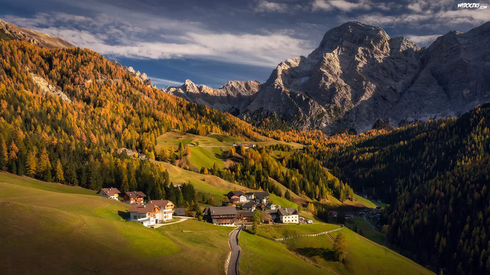Włochy, Bolzano, Góry, Alpy, Dolomity, Skały, Las, Dolina, Val Badia, Wieś, Domy, Droga