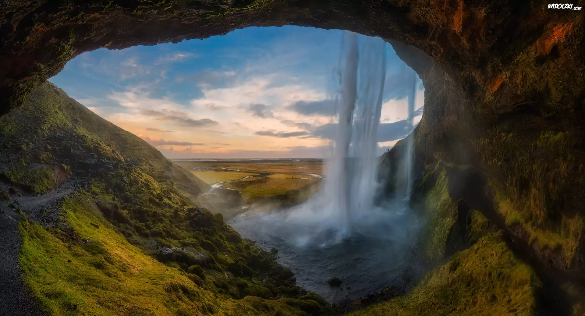 Islandia, Wodospad Seljalandsfoss, Jaskinia, Rzeka Seljalandsa, Chmury